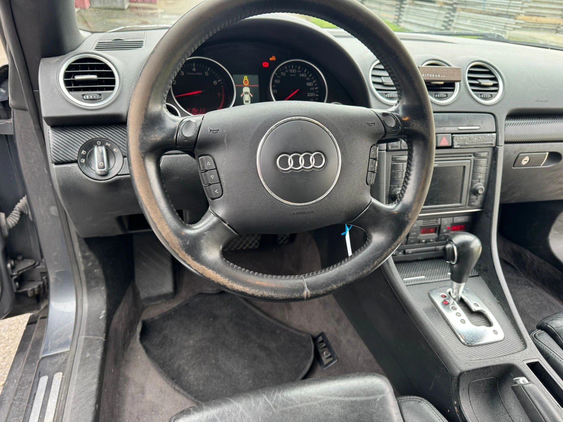 AUDI A4 Cabriolet 3.0 V6-image-9