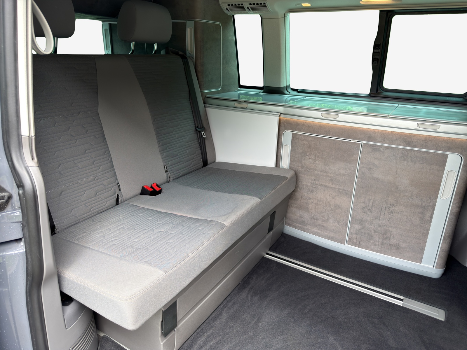 VW T6.1 California 2.0 TDI Ocean Last Edition DSG-image-11