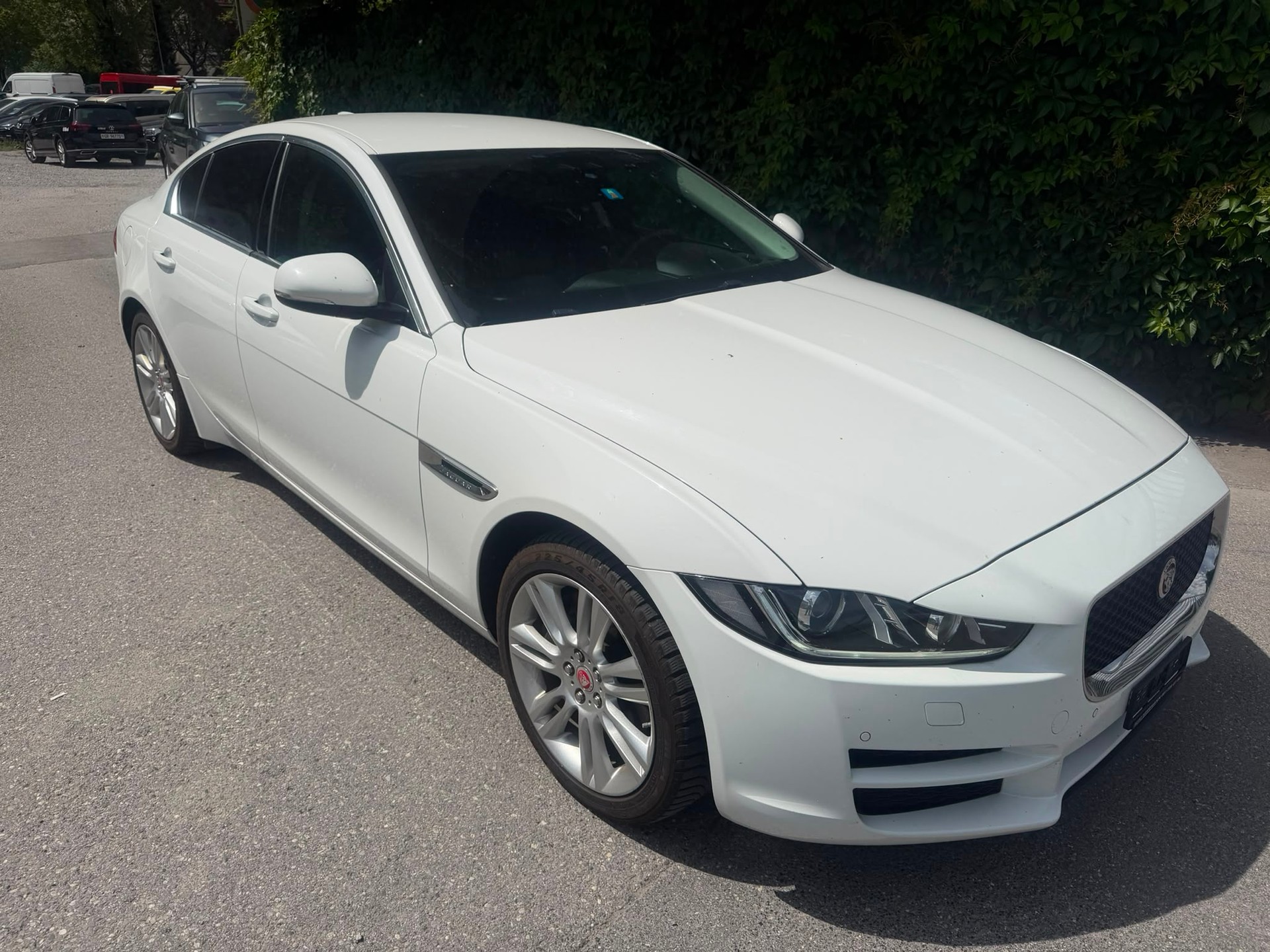 JAGUAR XE 20d Portfolio AWD Automat-image-9