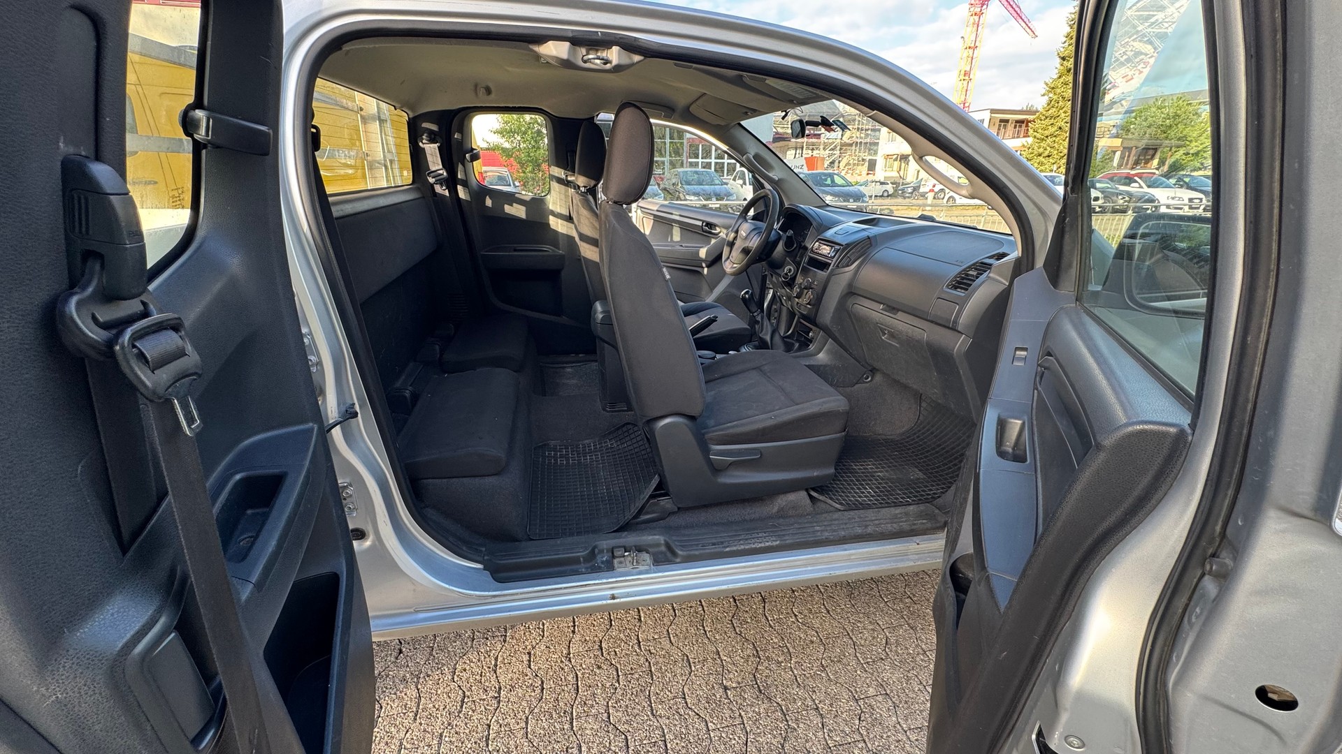 ISUZU D-MAX 2.5 SpaceCab Satellite 4x4-image-10