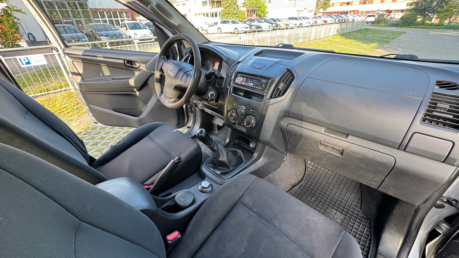 ISUZU D-MAX 2.5 SpaceCab Satellite 4x4-image-9