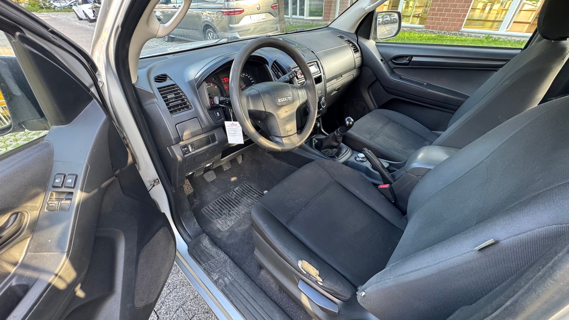 ISUZU D-MAX 2.5 SpaceCab Satellite 4x4-image-7