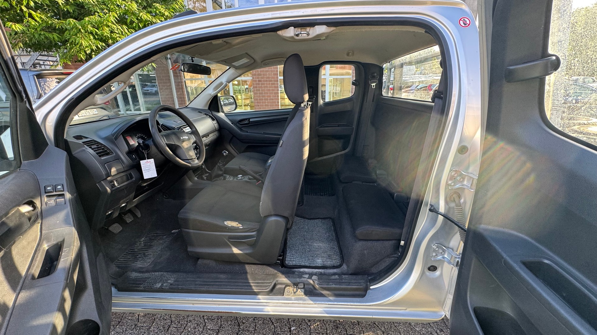 ISUZU D-MAX 2.5 SpaceCab Satellite 4x4-image-6