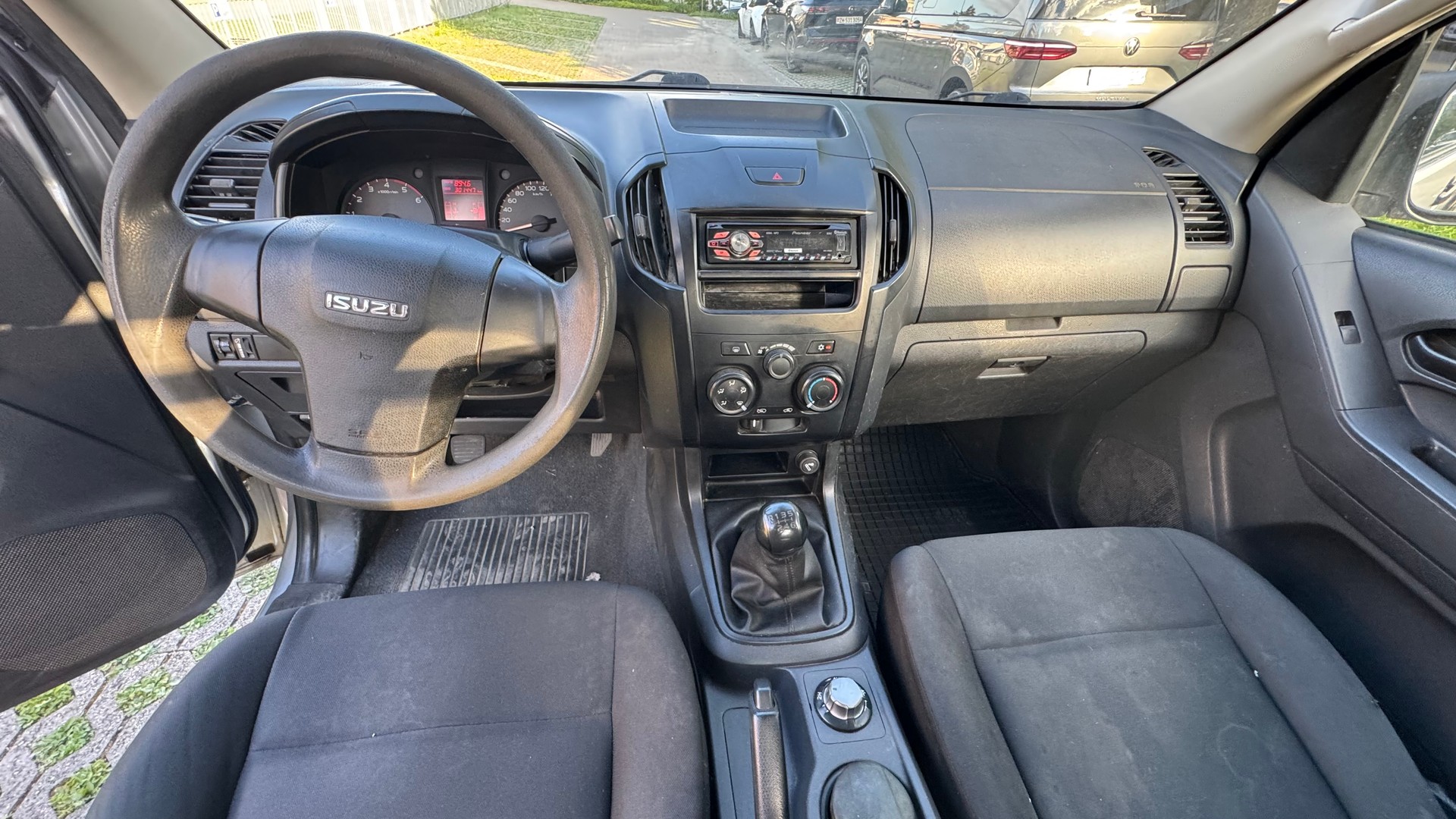 ISUZU D-MAX 2.5 SpaceCab Satellite 4x4-image-8
