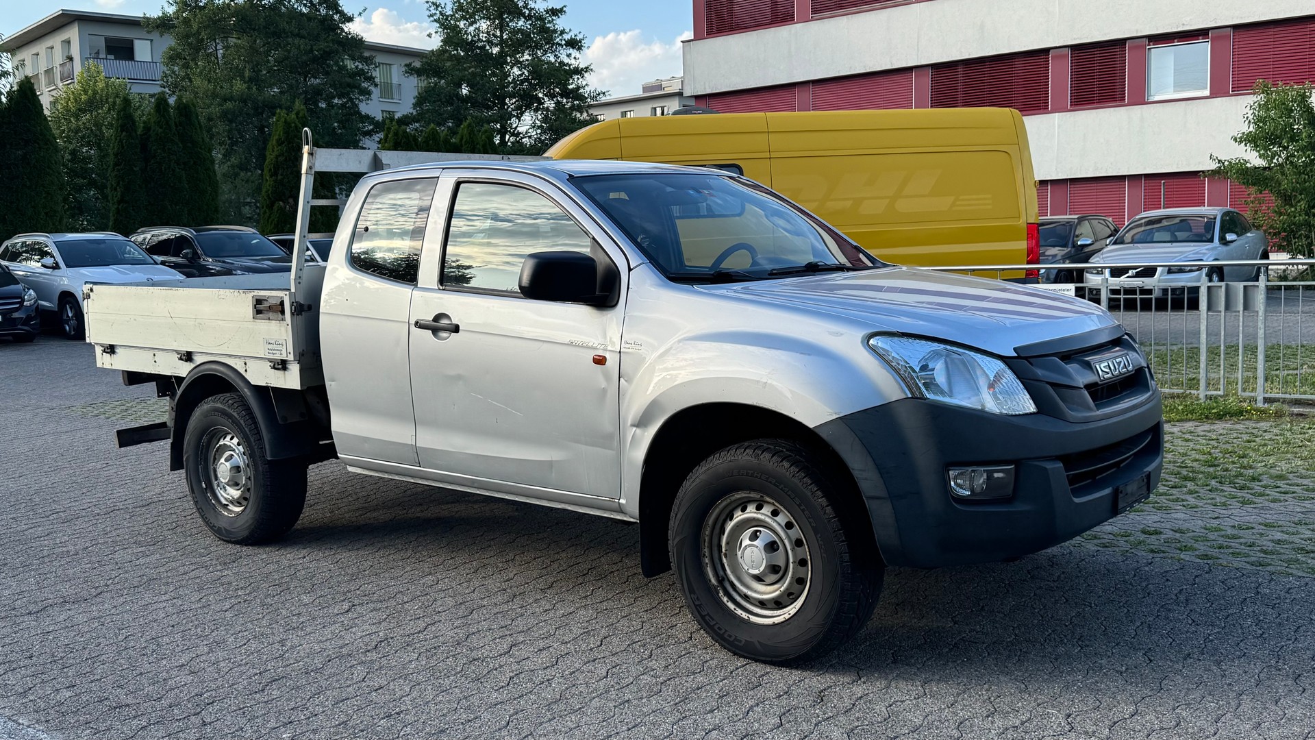 ISUZU D-MAX 2.5 SpaceCab Satellite 4x4-image-2