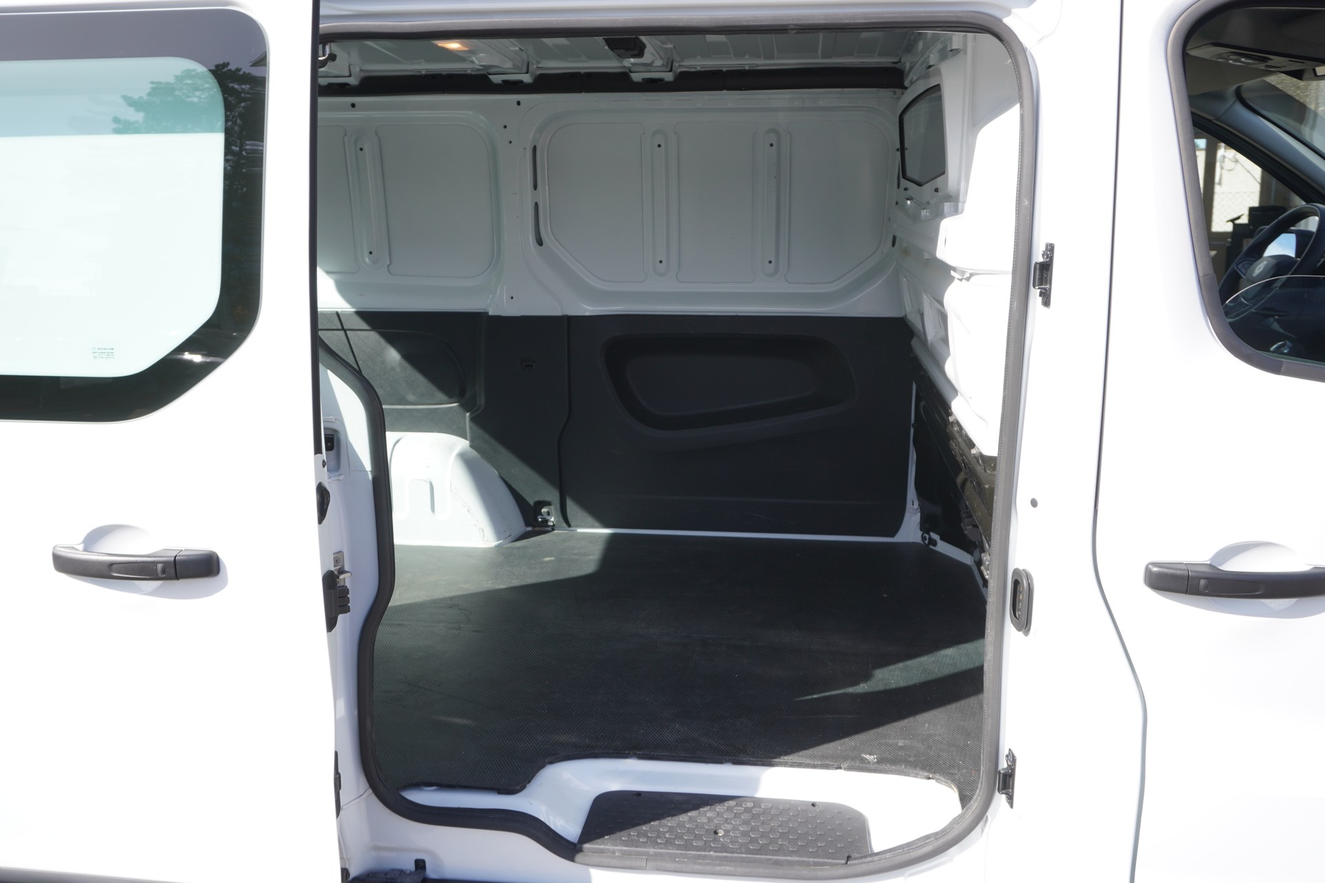 RENAULT Trafic 2.0 Blue dCi 130 Advance L1H1 3-PLÄTZER!!!-image-11
