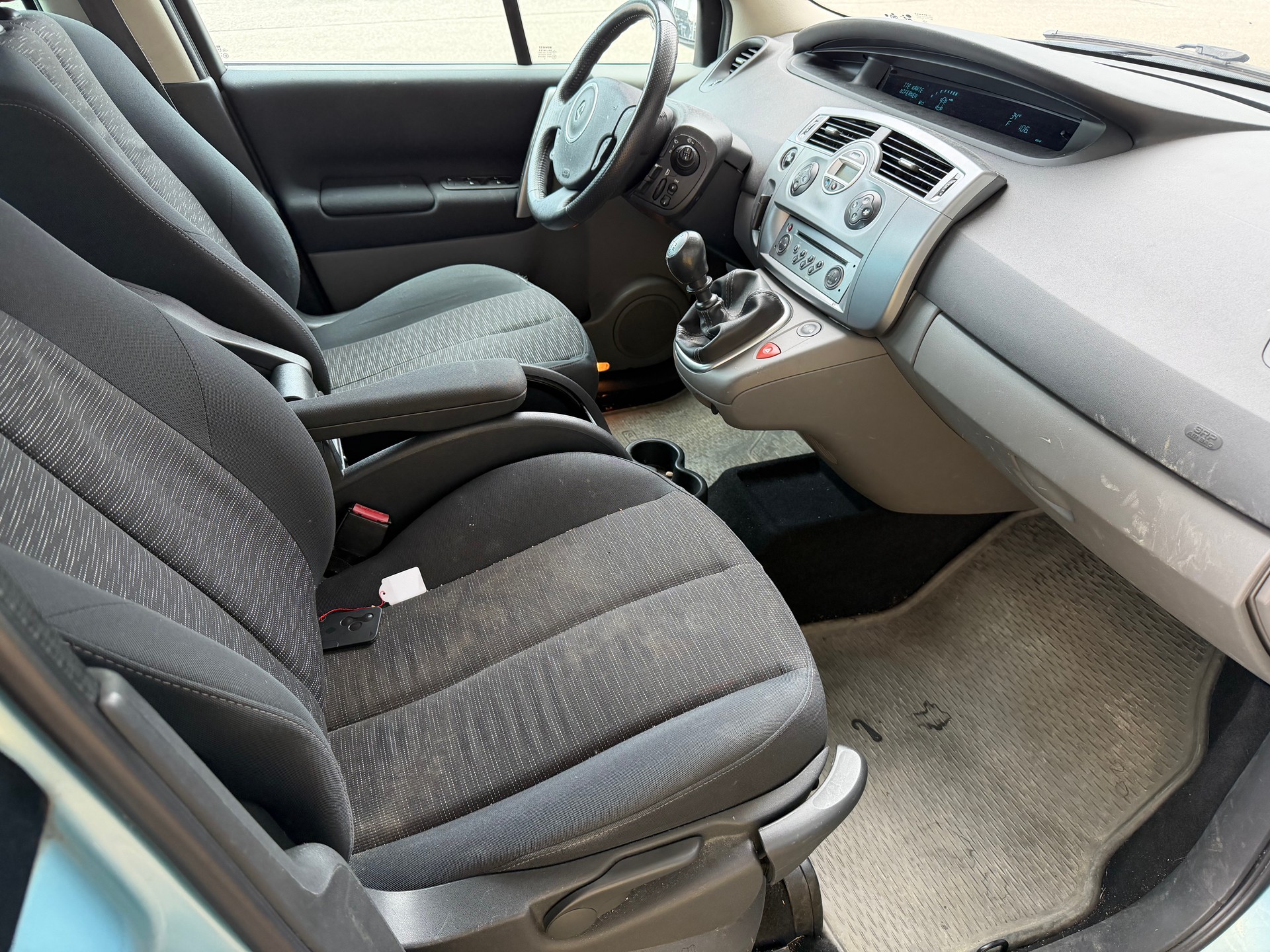 RENAULT Scénic 2.0 16V Privilège-image-9