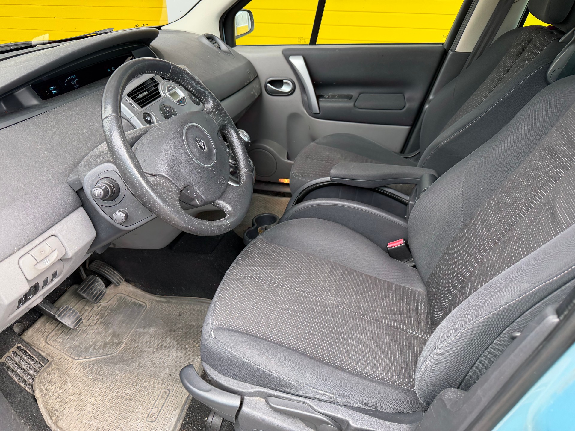 RENAULT Scénic 2.0 16V Privilège-image-8