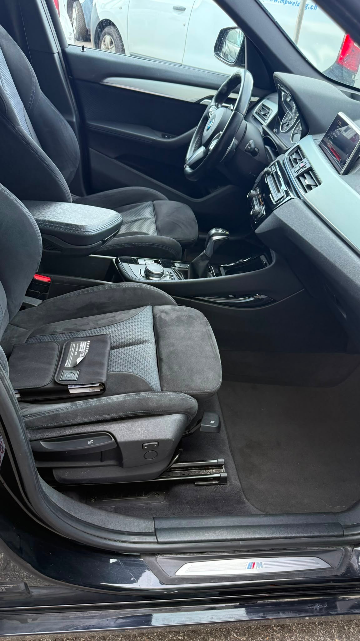 BMW X1 xDrive 25i M Sport Steptronic-image-11