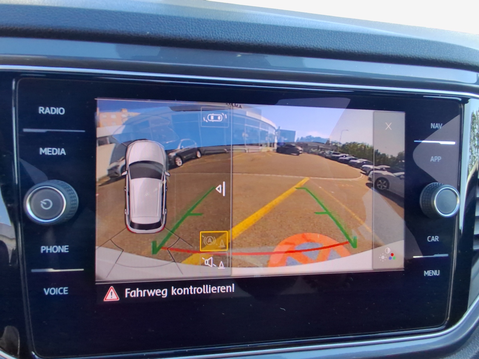 VW T-Roc 2.0 TSI Sport DSG 4Motion-image-15