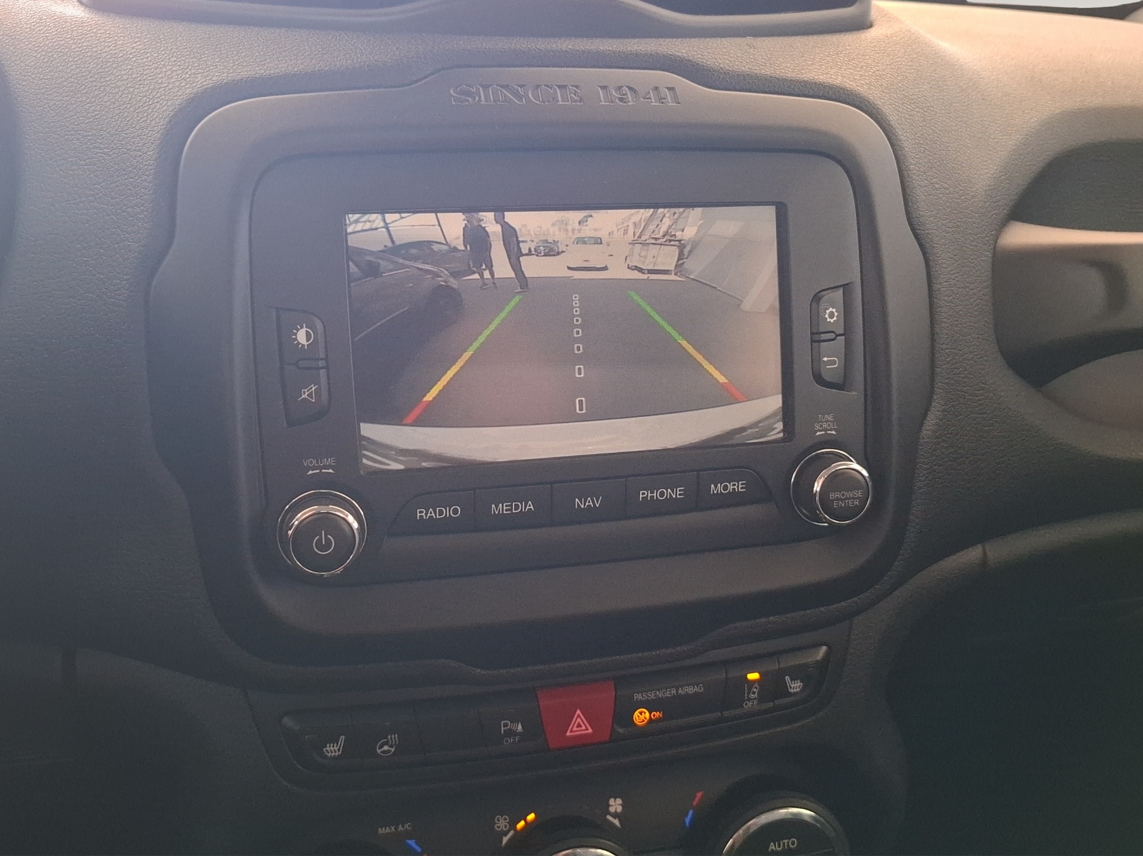 JEEP Renegade 1.4 Turbo Freedom AWD // 8-fach Aluminiumbereift-image-14