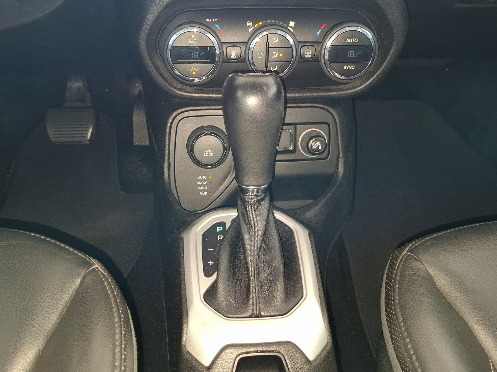 JEEP Renegade 1.4 Turbo Freedom AWD // 8-fach Aluminiumbereift-image-12