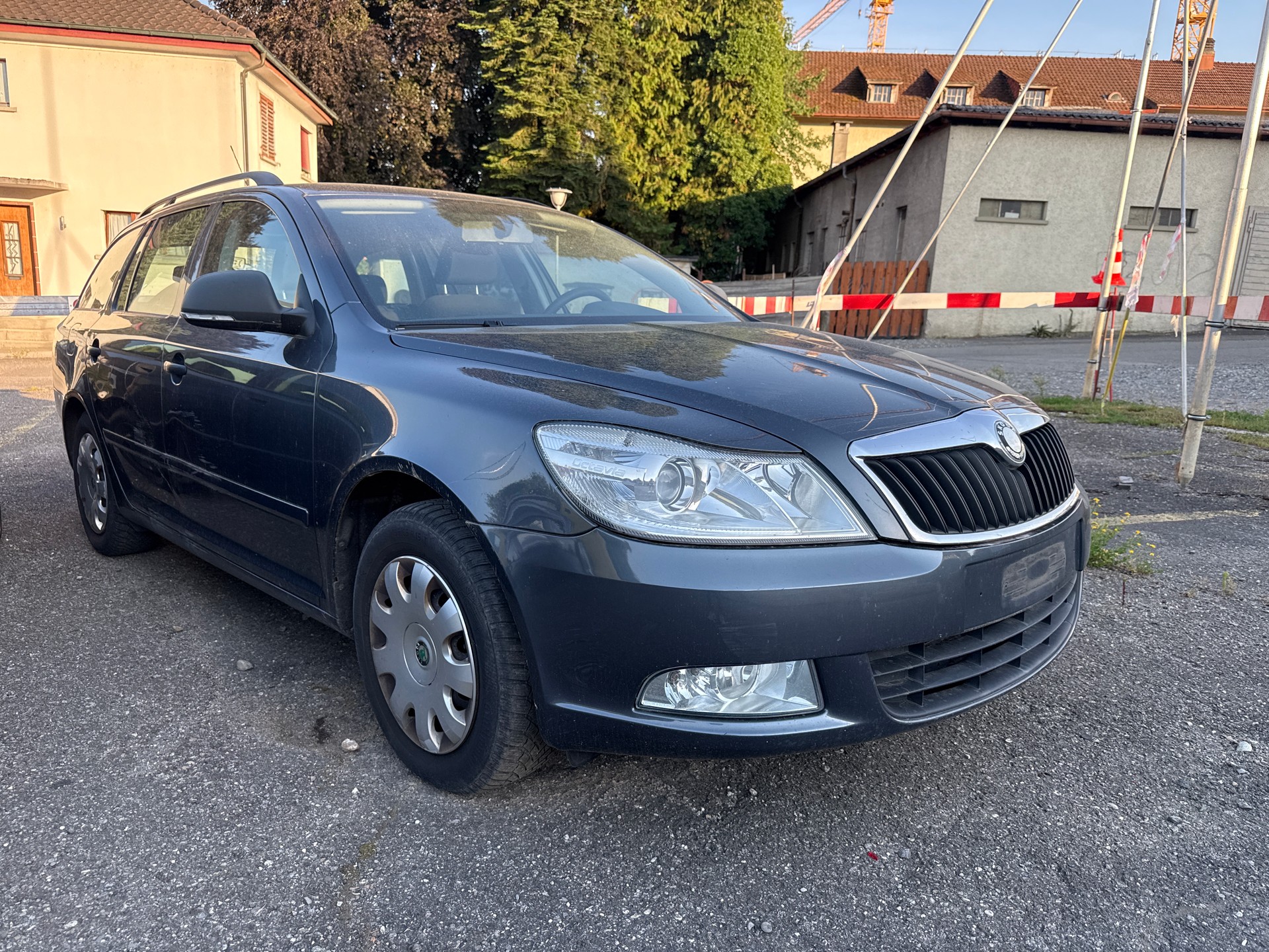 SKODA Octavia Combi 1.4 TSI Ambiente-image-2