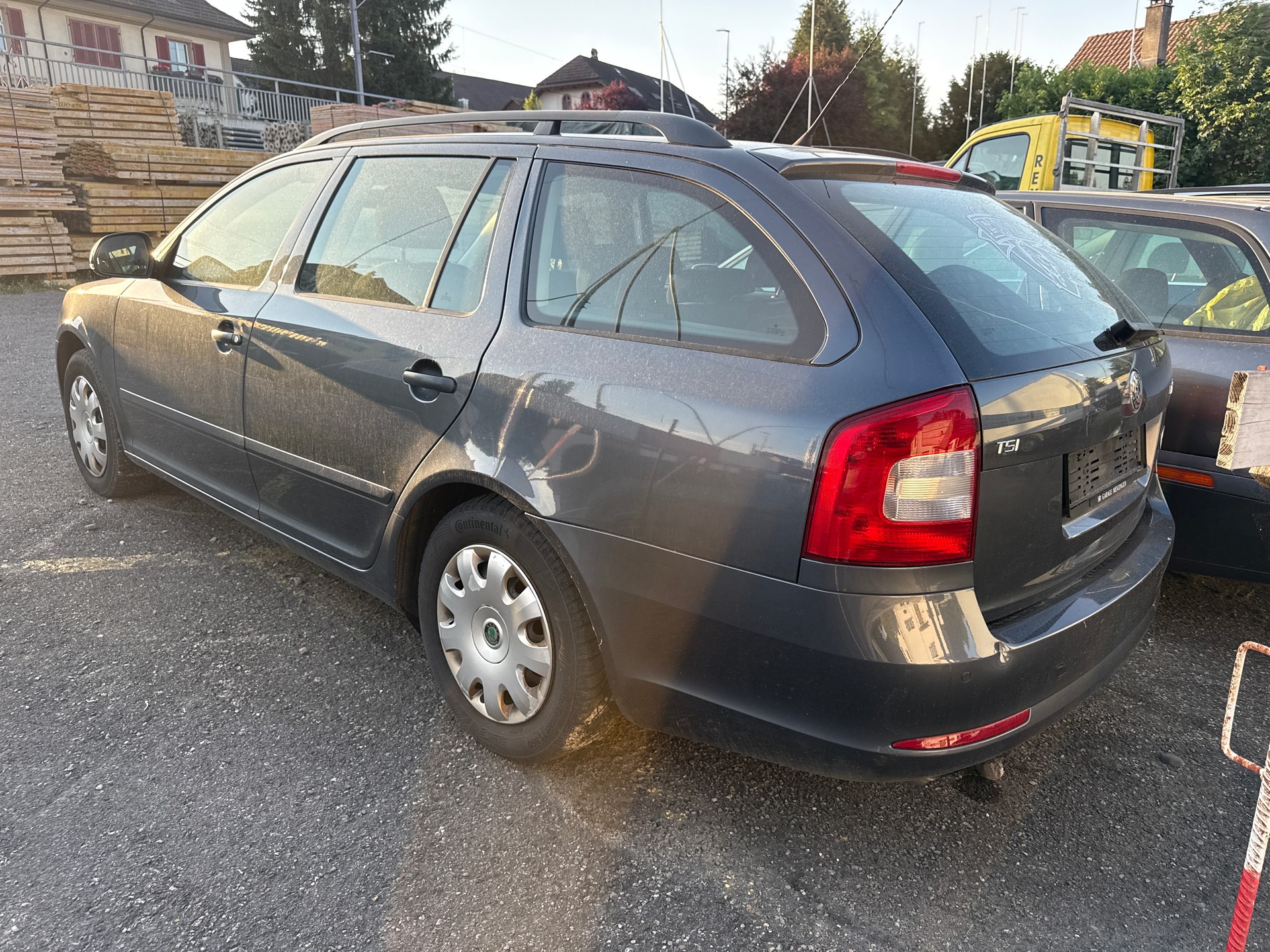 SKODA Octavia Combi 1.4 TSI Ambiente-image-3