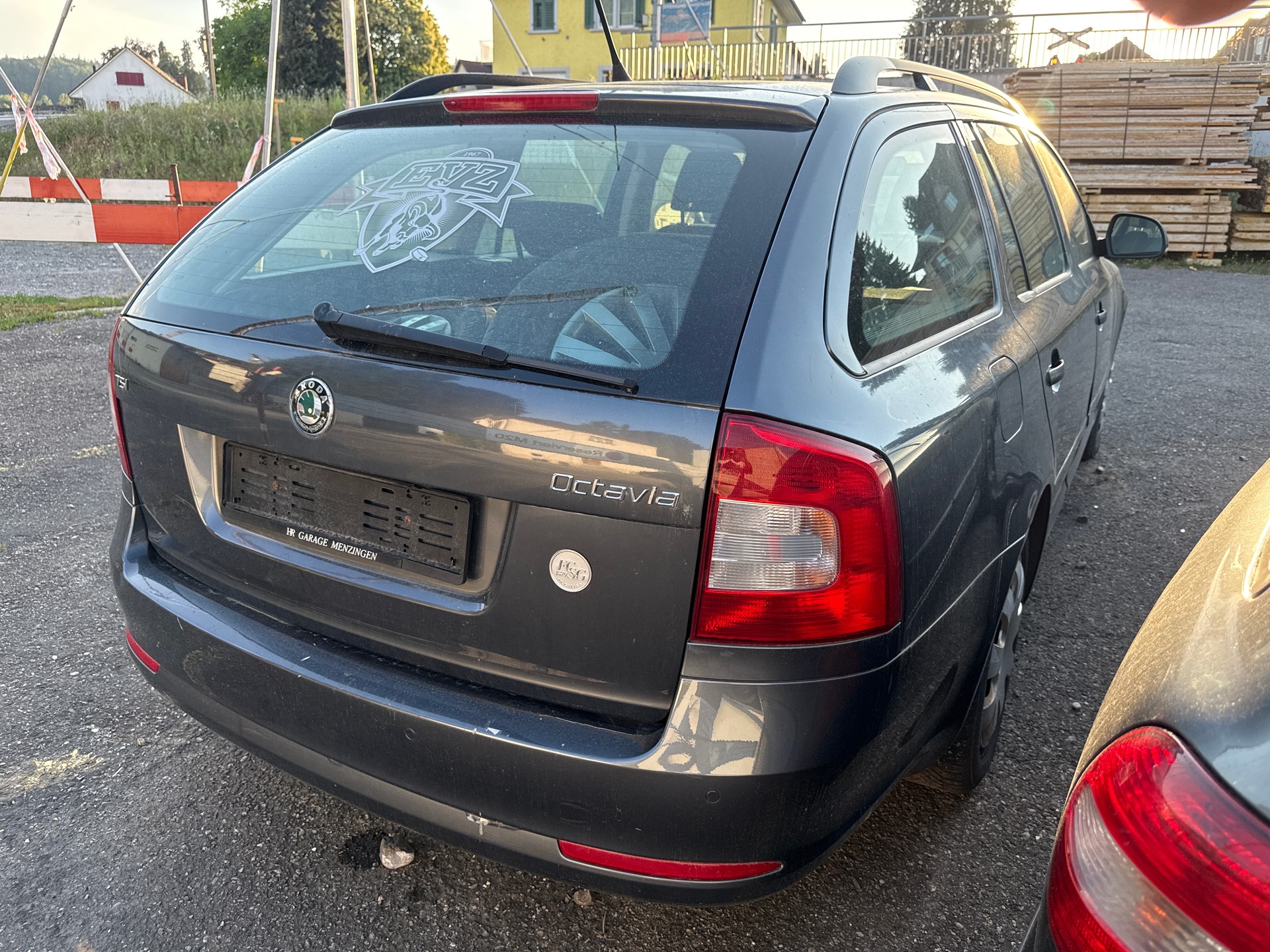 SKODA Octavia Combi 1.4 TSI Ambiente-image-4