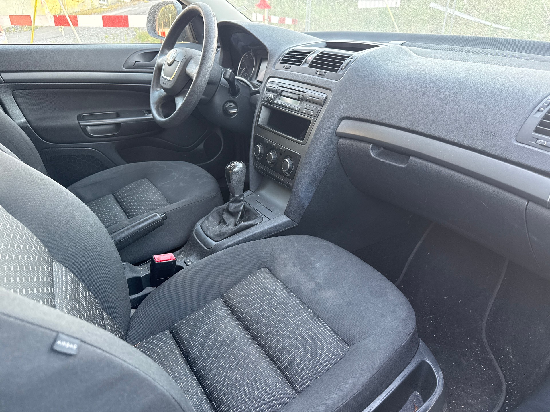 SKODA Octavia Combi 1.4 TSI Ambiente-image-5