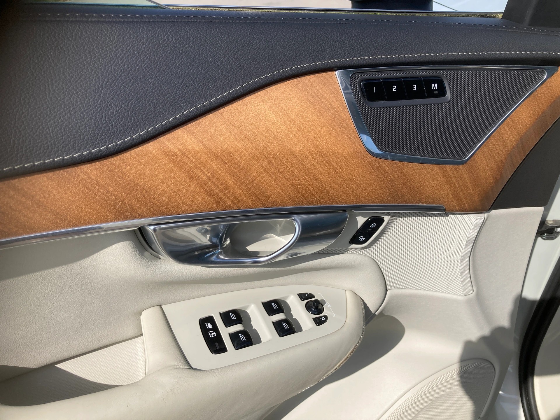 VOLVO XC90 B5 Diesel Mild Hybrid AWD Inscription Geartronic mit Anhängerkupplung-image-11