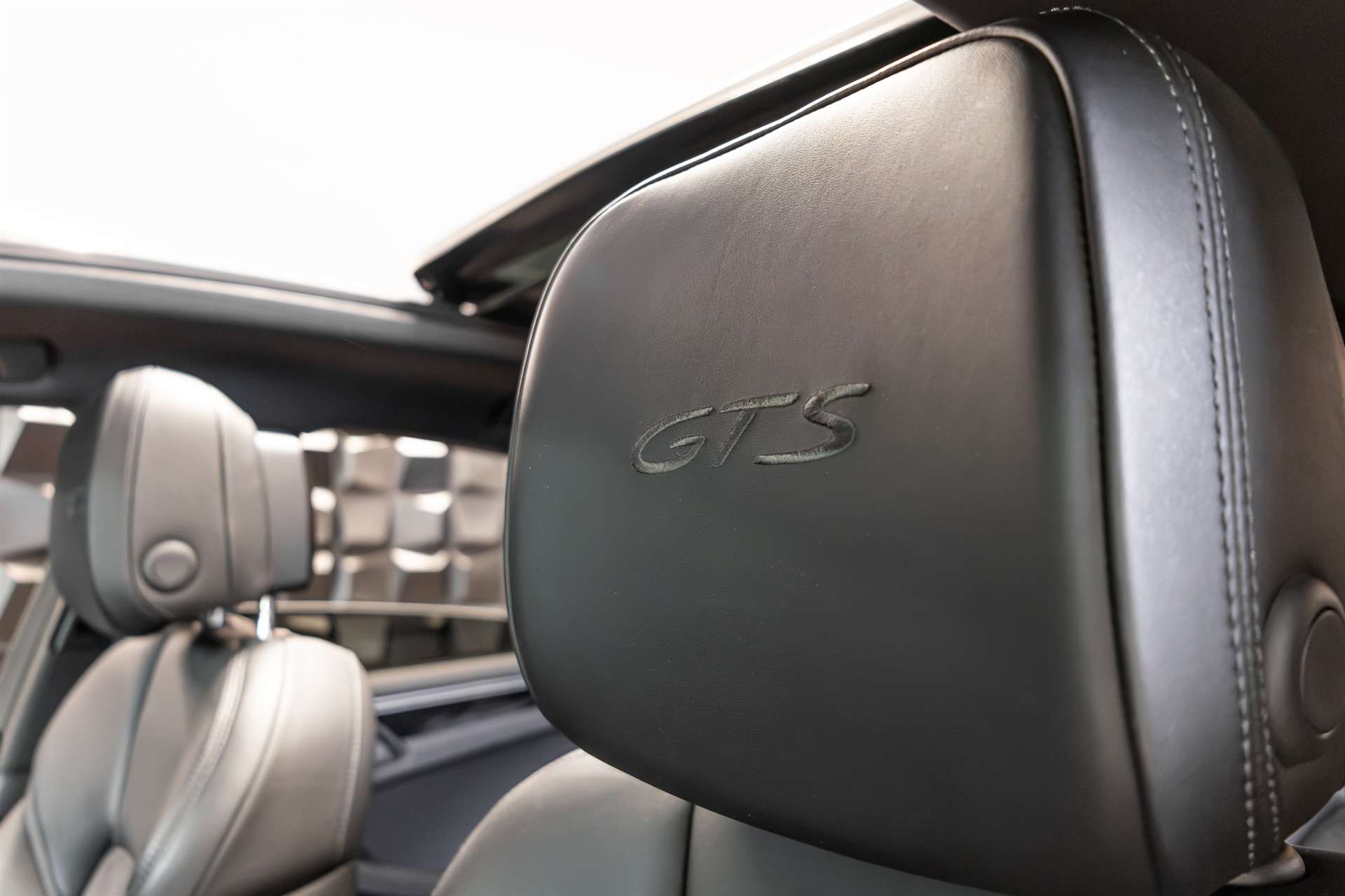 PORSCHE Macan GTS PDK-image-17