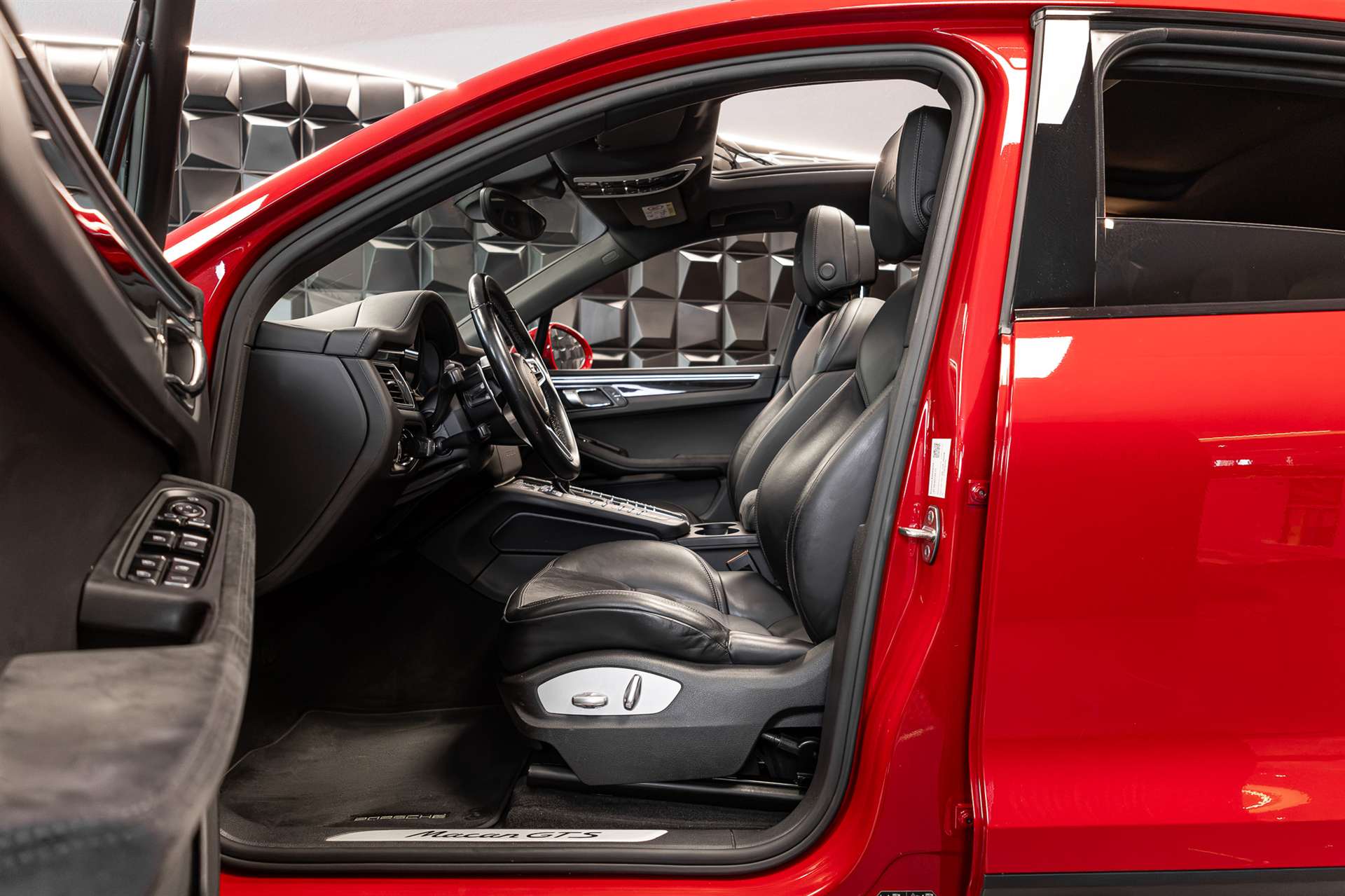 PORSCHE Macan GTS PDK-image-11