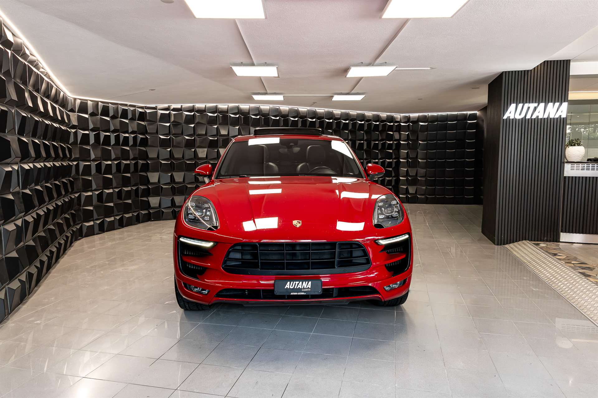 PORSCHE Macan GTS PDK-showroom-element-3