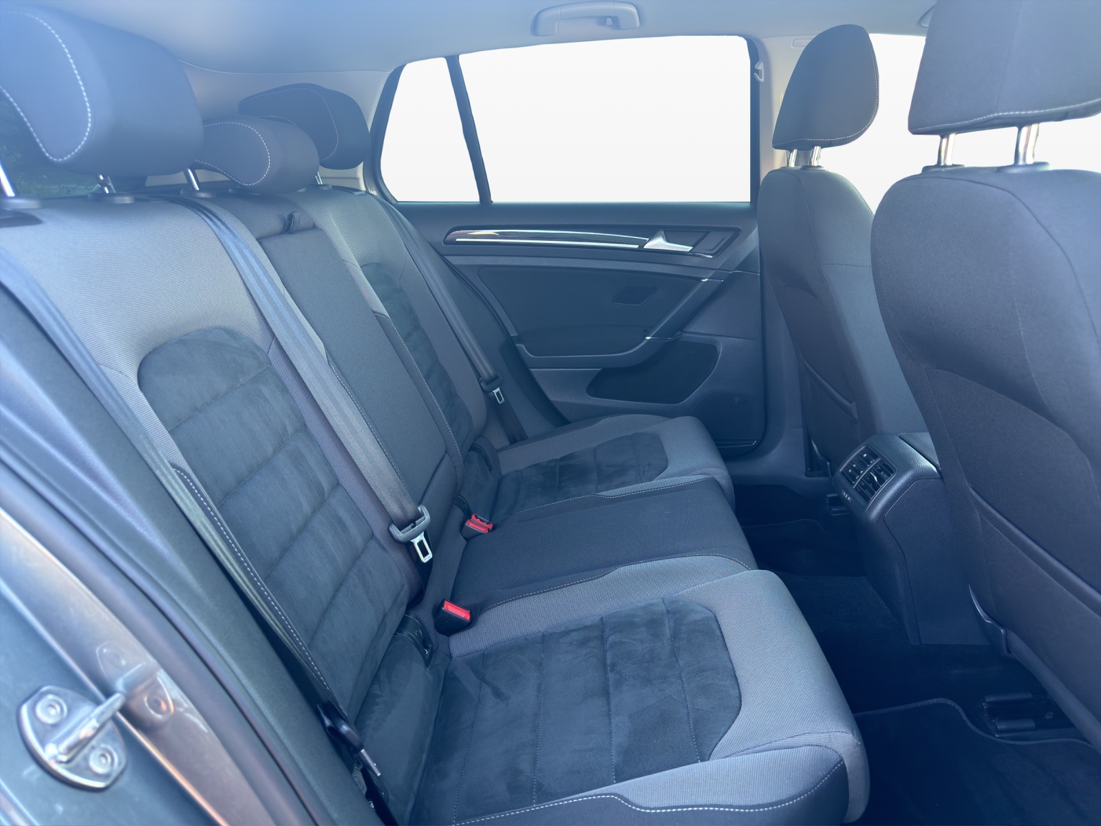 VW Golf 2.0 TDI Highline 4Motion DSG-image-16