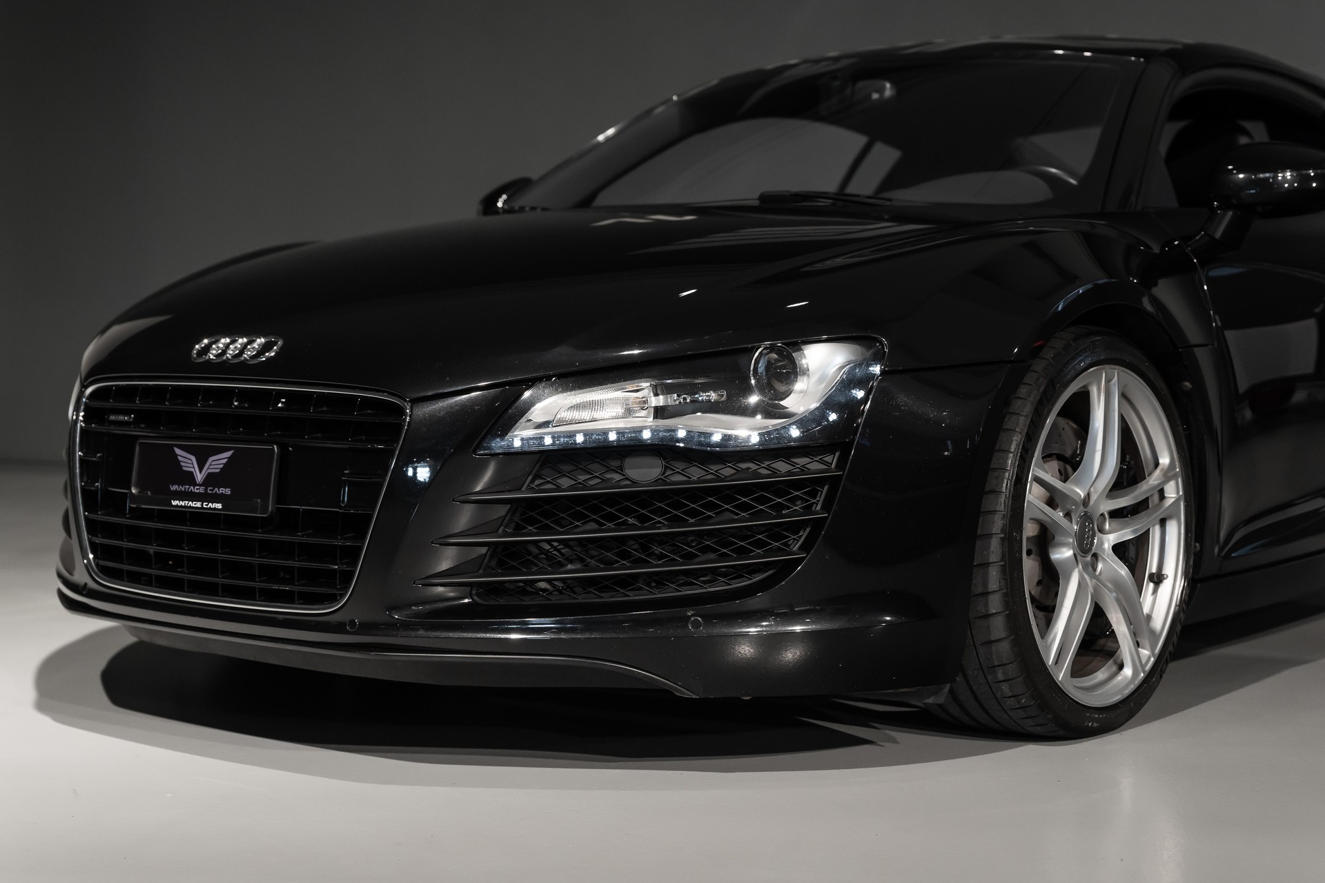 AUDI R8 Coupé 4.2 FSI V8 quattro R-Tronic-image-3