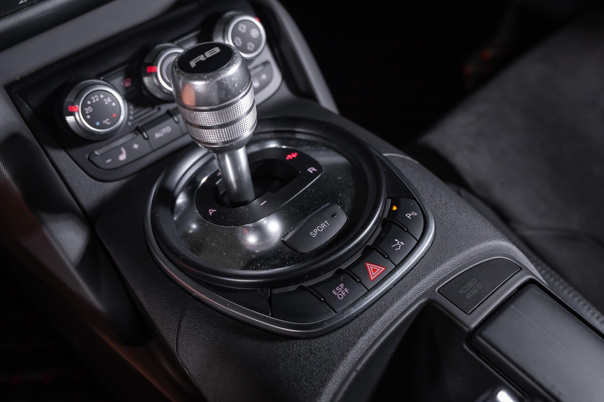 AUDI R8 Coupé 4.2 FSI V8 quattro R-Tronic-image-16