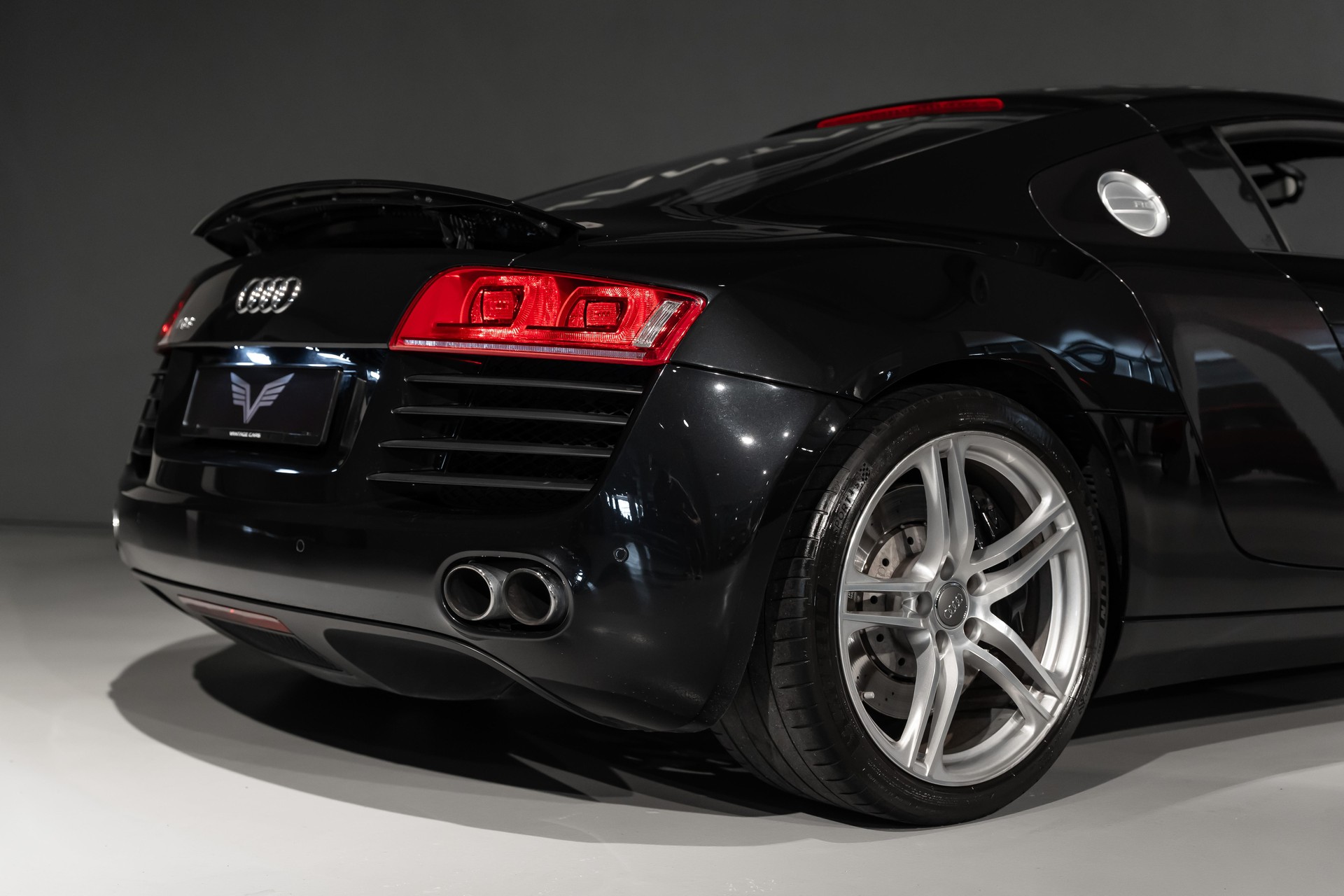 AUDI R8 Coupé 4.2 FSI V8 quattro R-Tronic-image-8