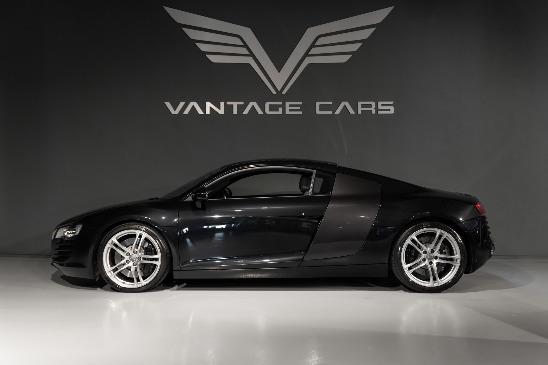 AUDI R8 Coupé 4.2 FSI V8 quattro R-Tronic-image-1