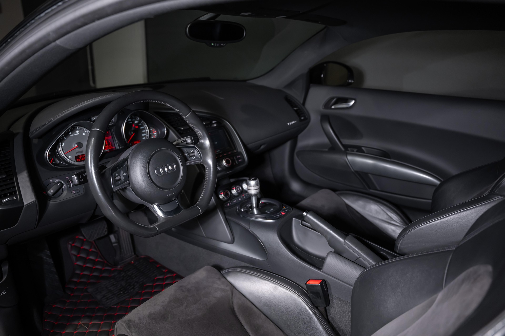 AUDI R8 Coupé 4.2 FSI V8 quattro R-Tronic-image-11