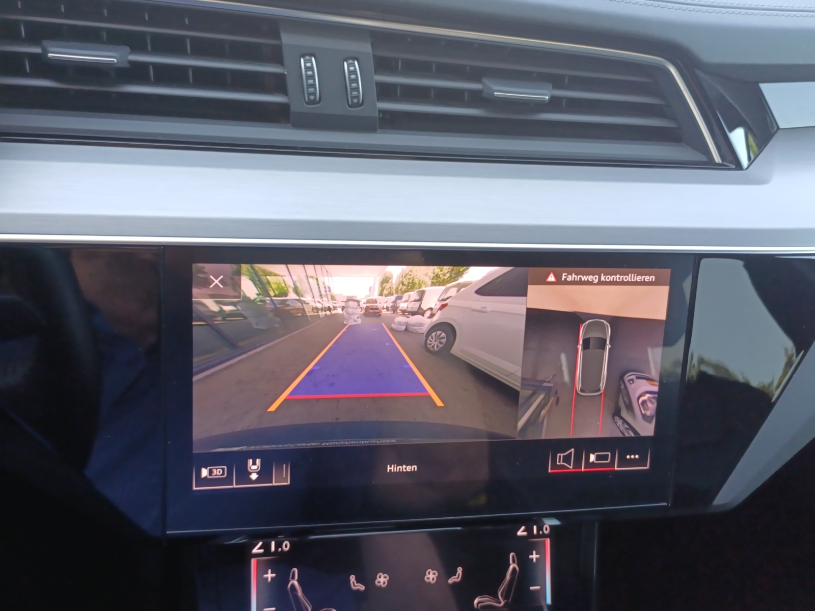 AUDI e-tron 55 Advanced quattro-image-16
