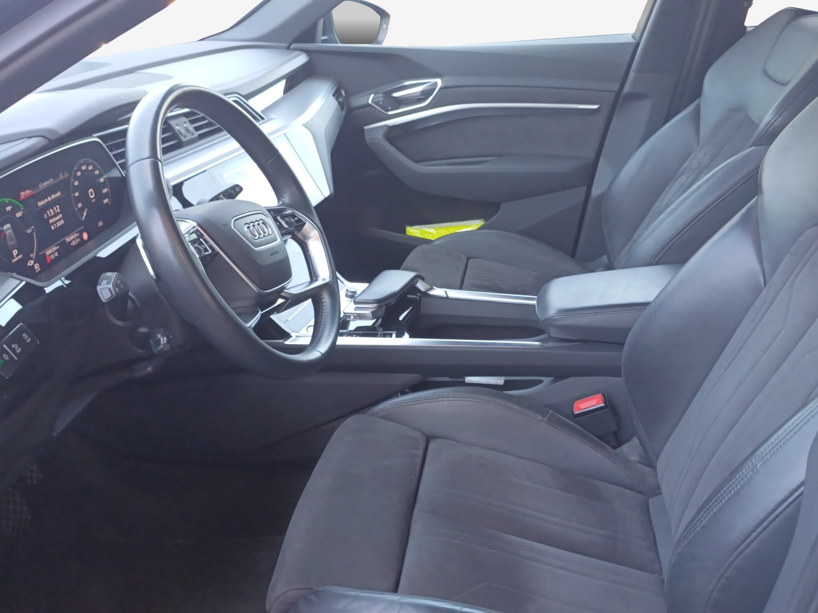 AUDI e-tron 55 Advanced quattro-image-8
