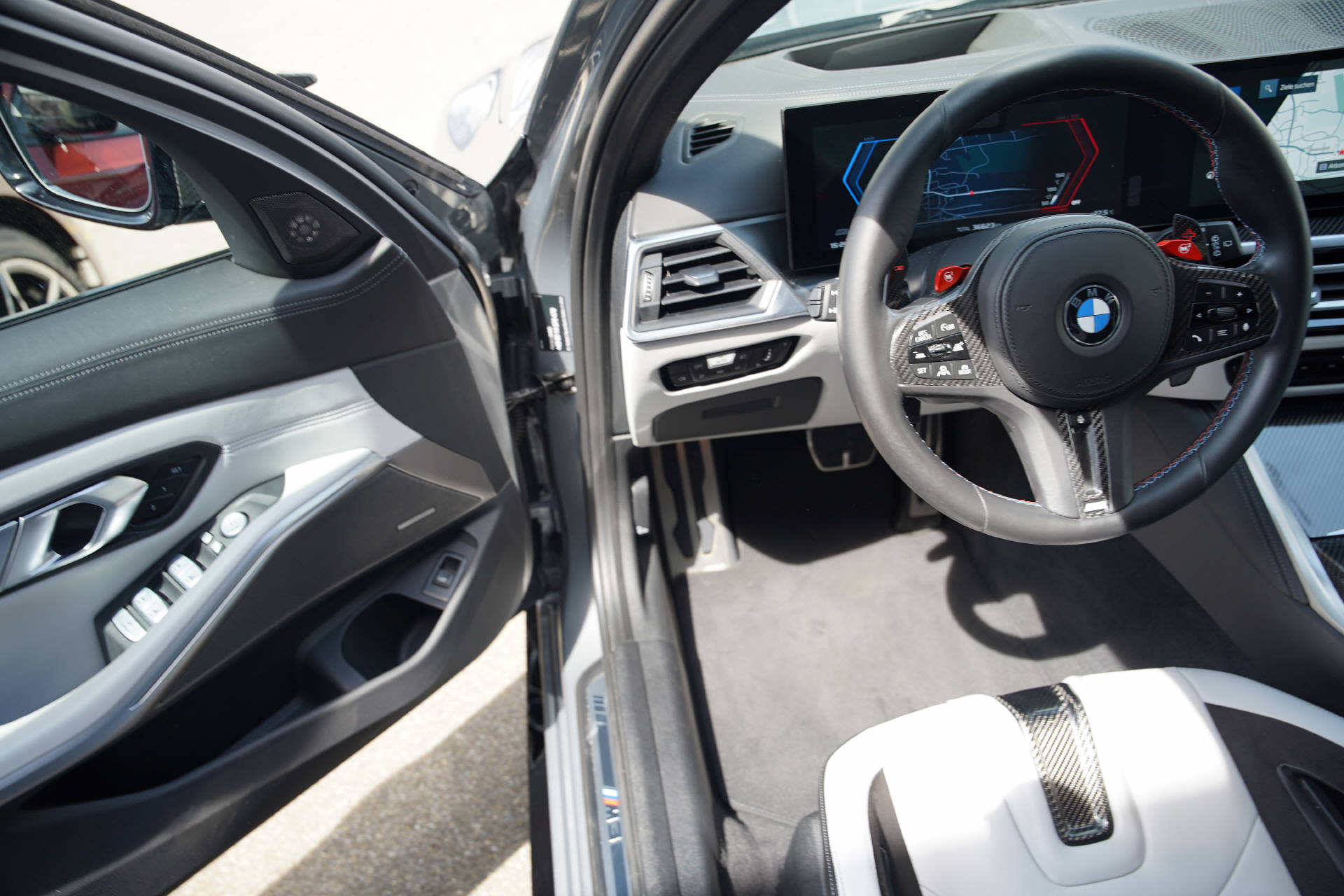 BMW M3 Touring xDrive Competition M-image-8