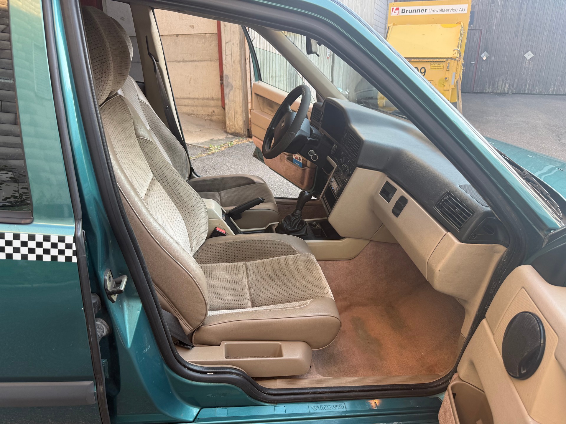 VOLVO 850 2.5-image-8