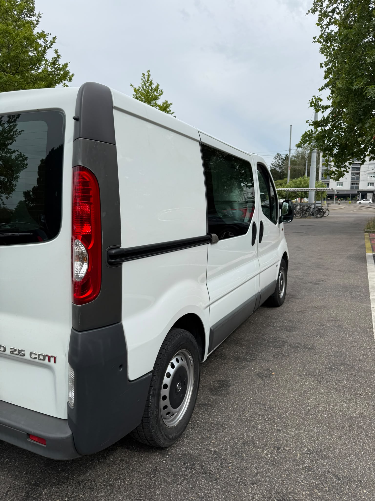 OPEL VIVARO-image-1