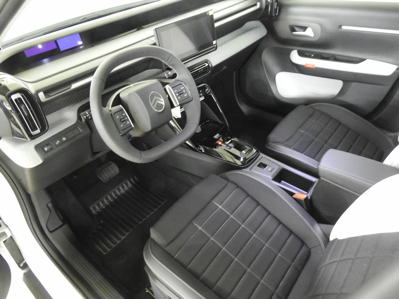 CITROEN C3 1.2 Hybrid Plus-image-15