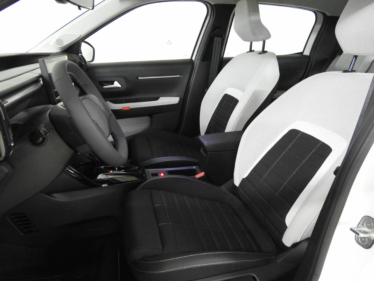CITROEN C3 1.2 Hybrid Plus-image-14