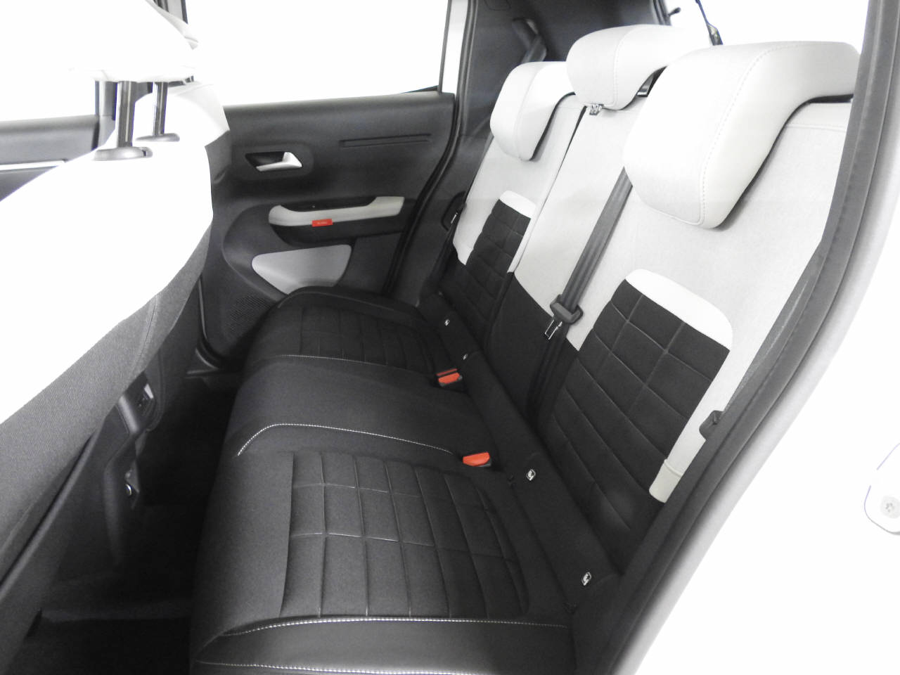 CITROEN C3 1.2 Hybrid Plus-image-13