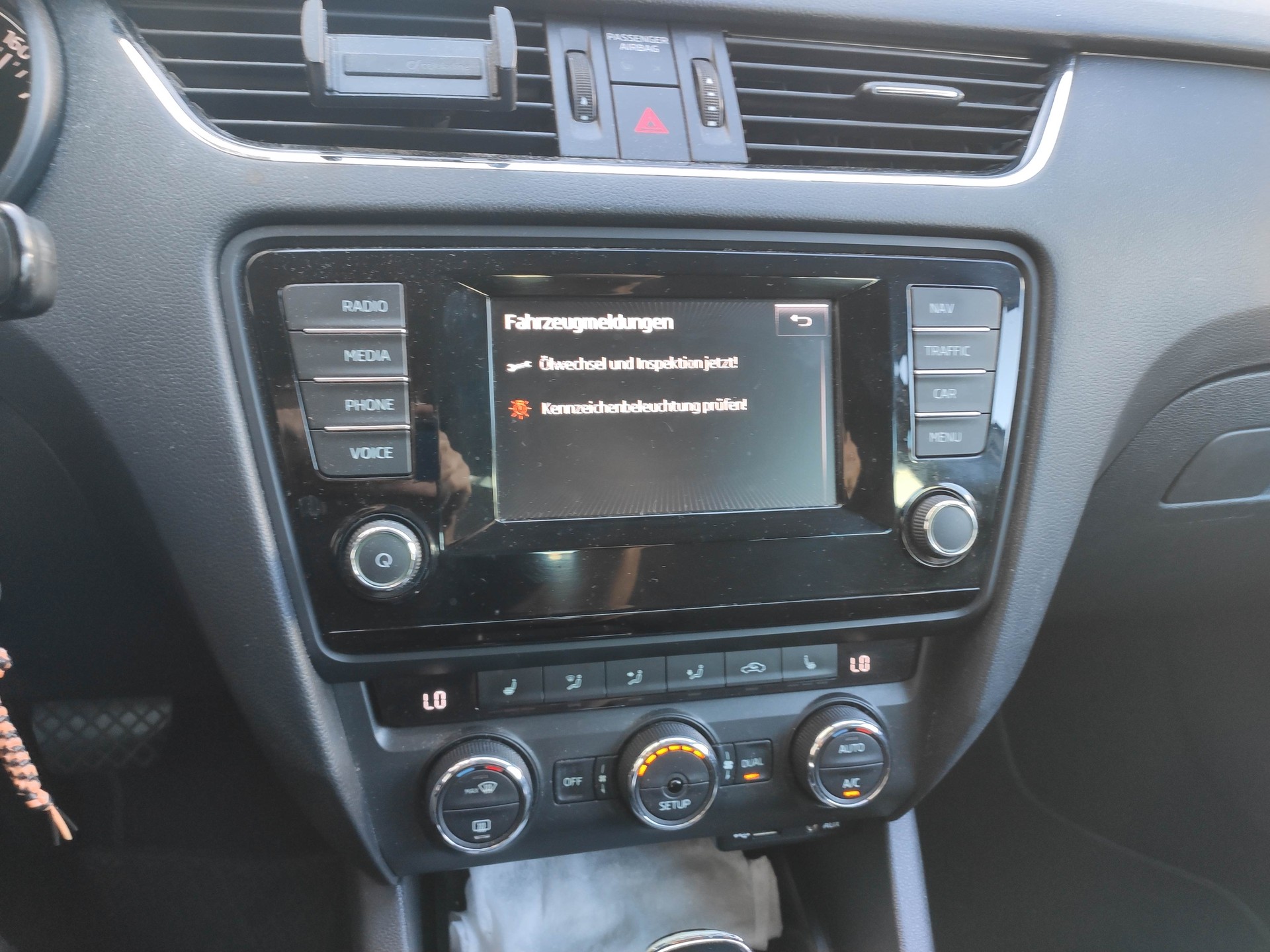 SKODA Octavia Combi 1.6 TDI Ambition DSG-image-7