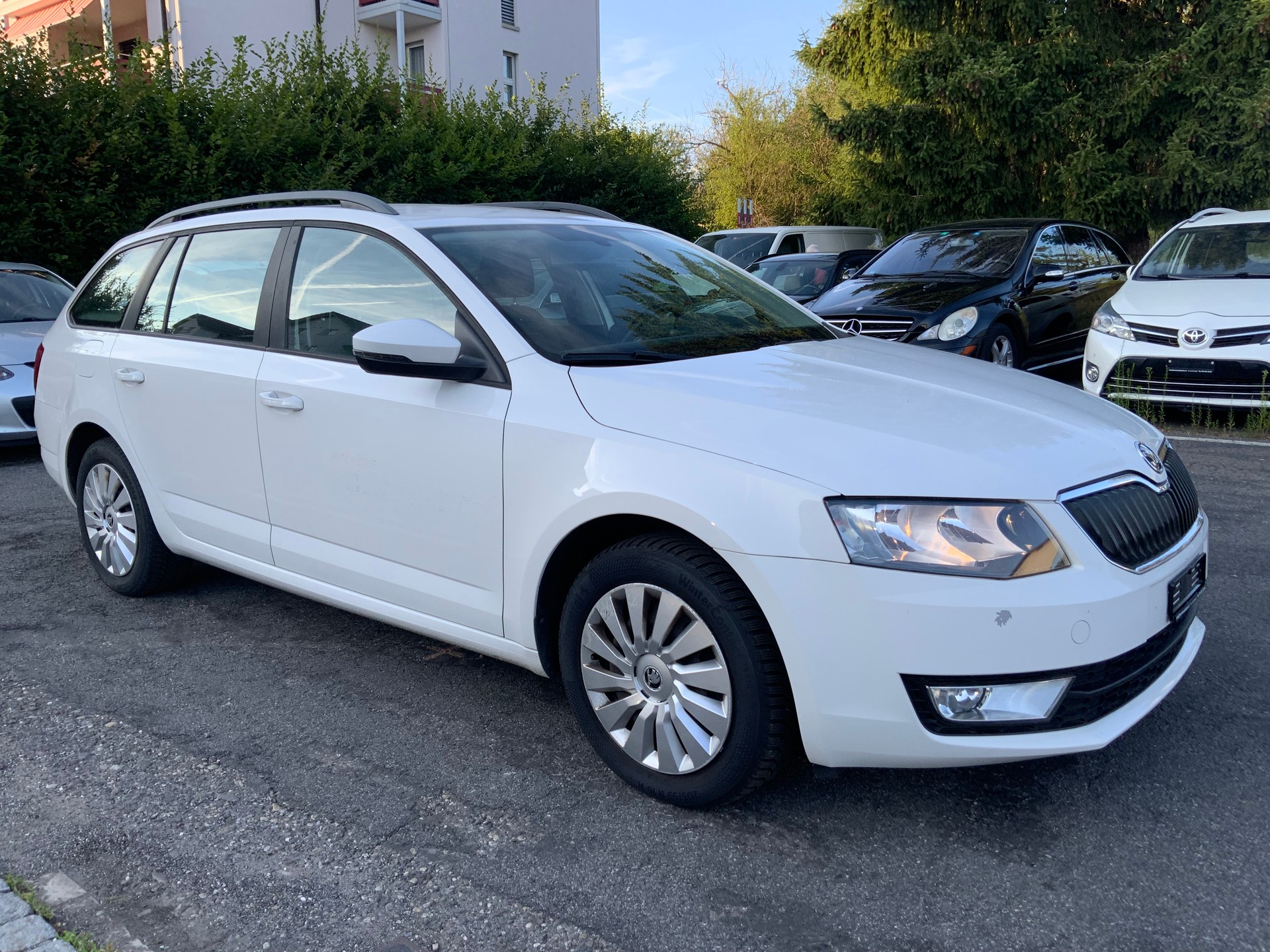 SKODA Octavia Combi 1.4 TSI Ambition-image-2