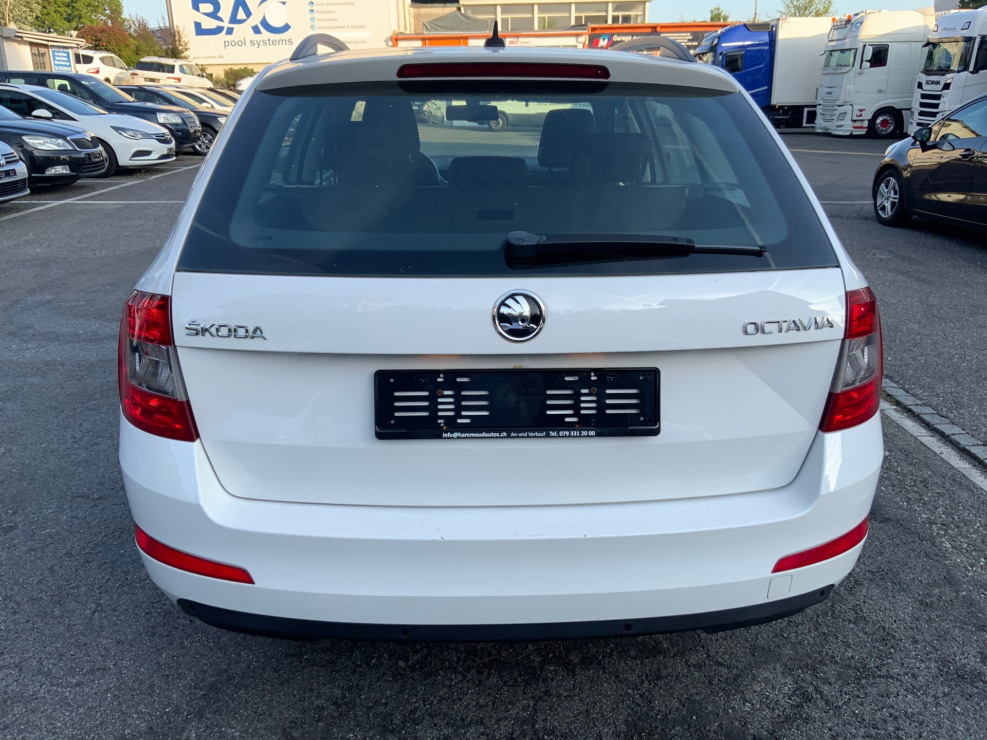 SKODA Octavia Combi 1.4 TSI Ambition-image-5