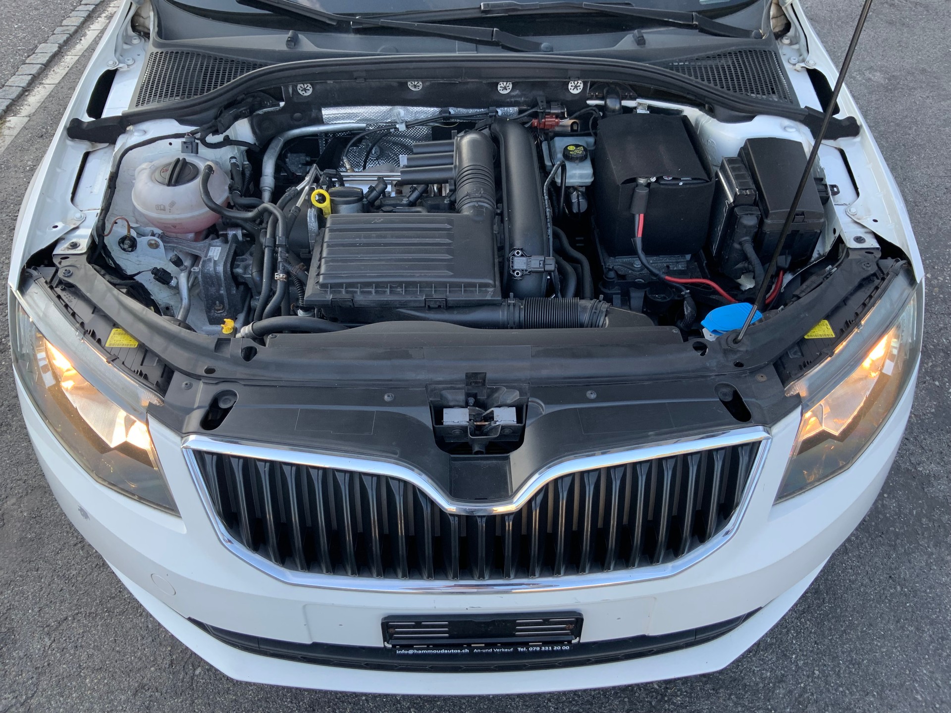 SKODA Octavia Combi 1.4 TSI Ambition-image-7