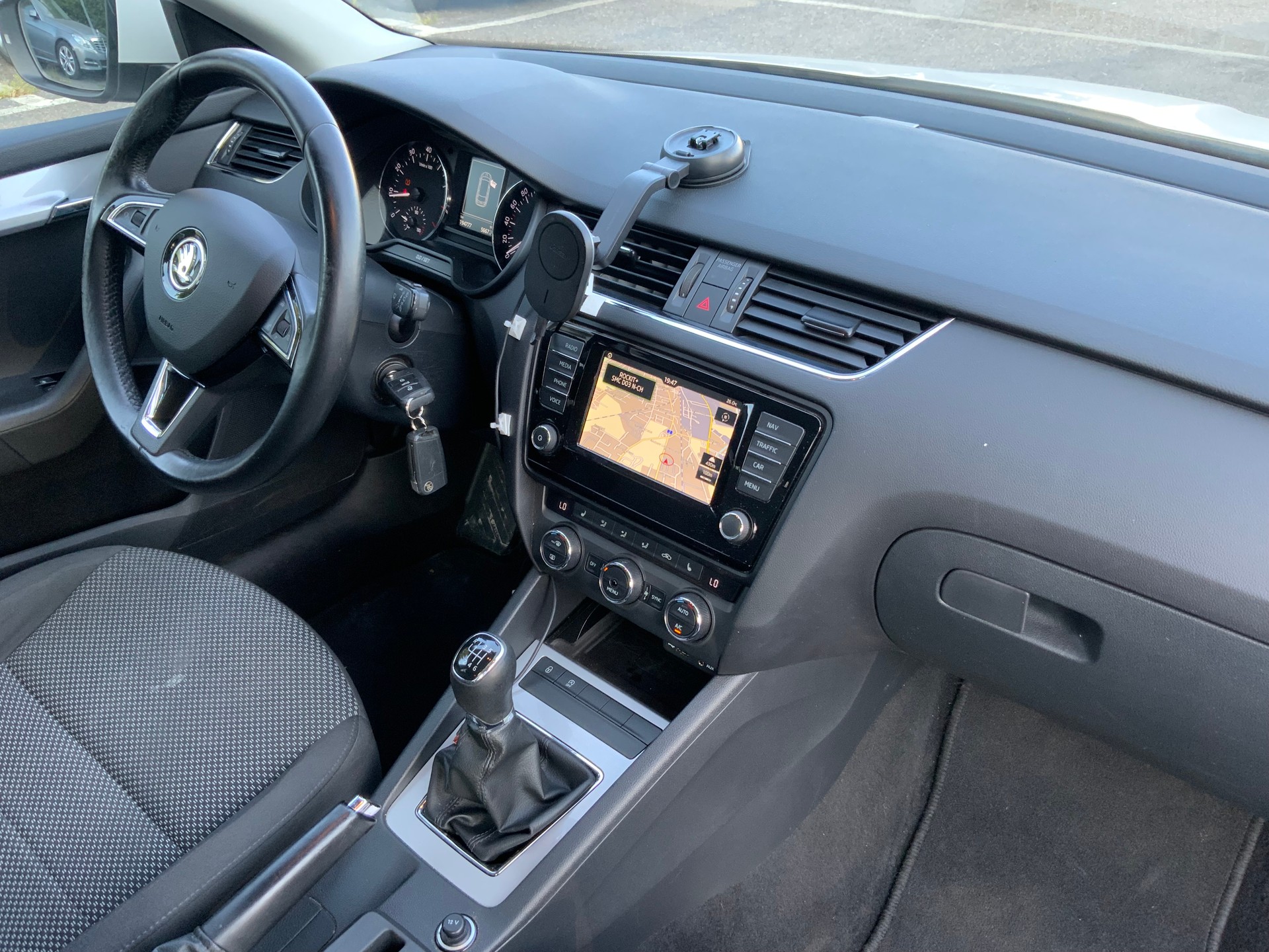 SKODA Octavia Combi 1.4 TSI Ambition-image-10