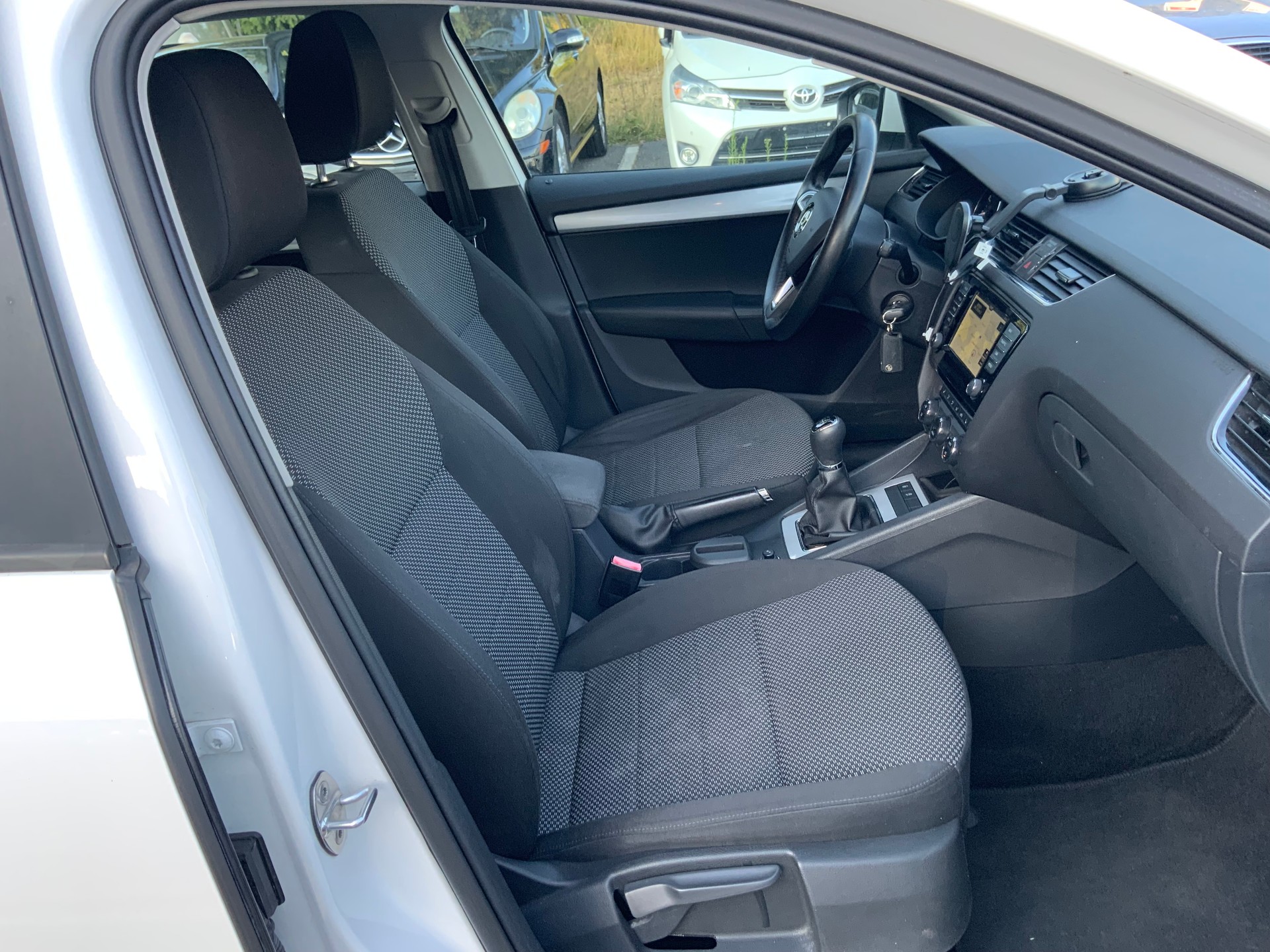 SKODA Octavia Combi 1.4 TSI Ambition-image-11