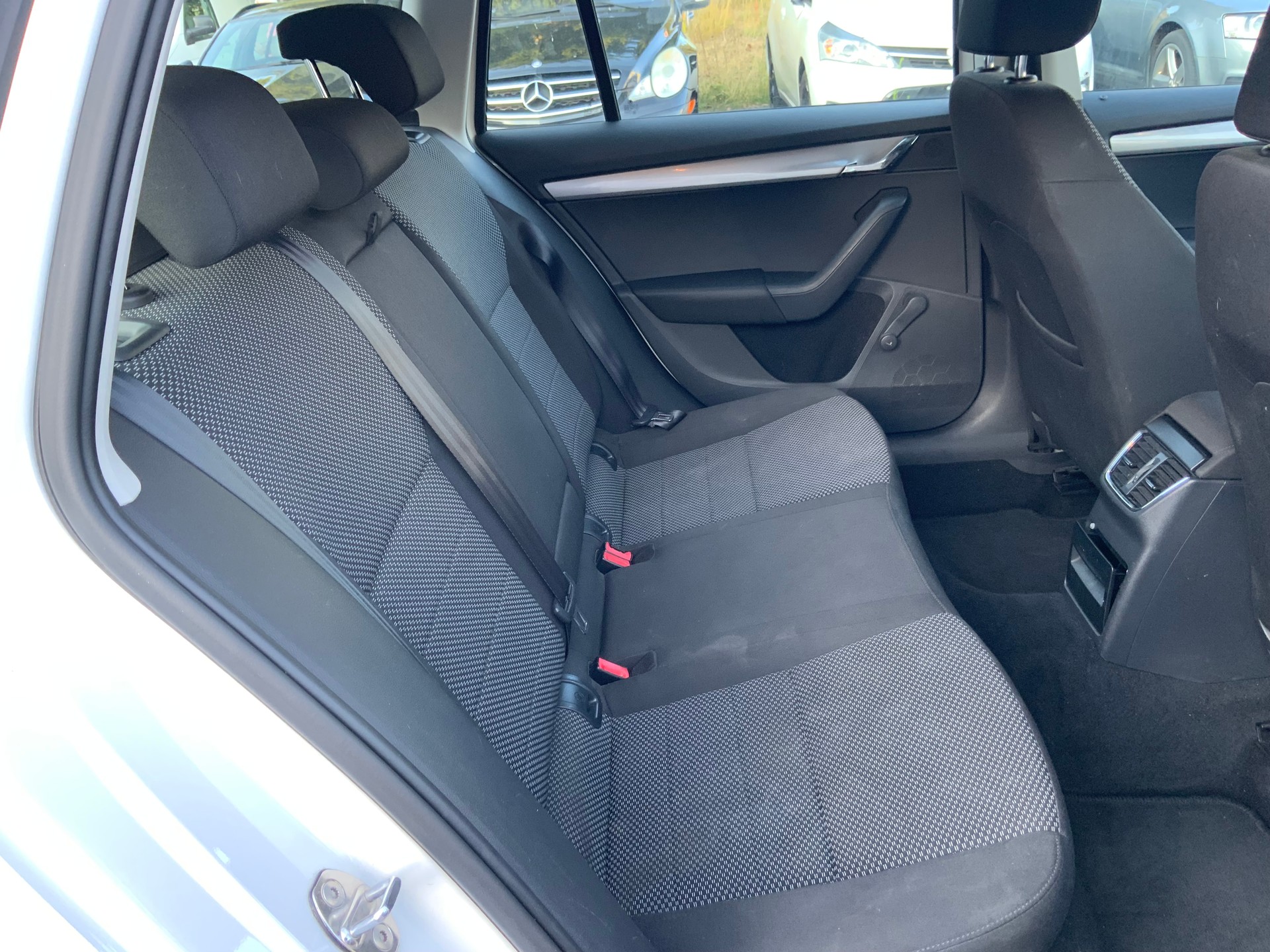 SKODA Octavia Combi 1.4 TSI Ambition-image-13