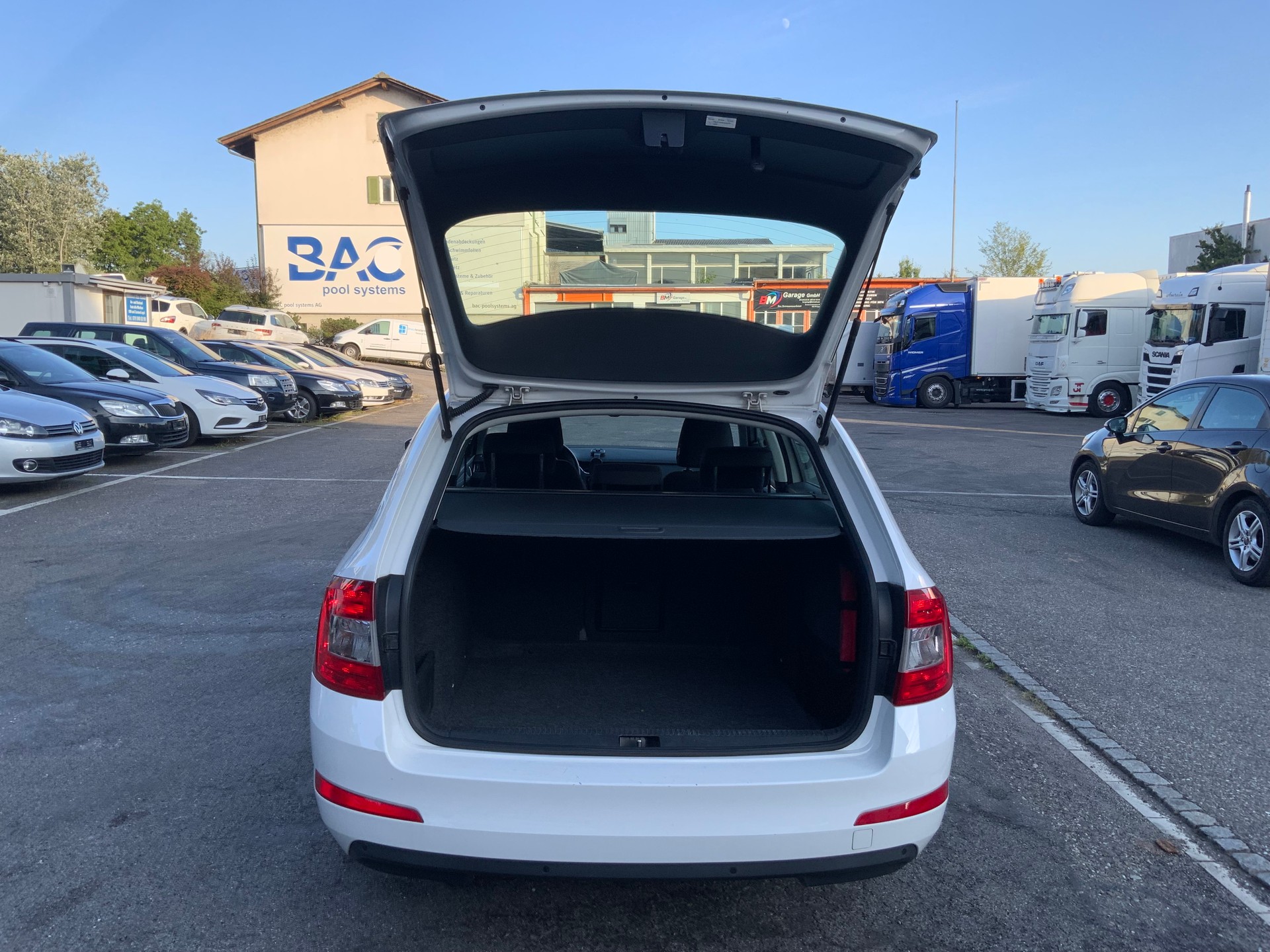 SKODA Octavia Combi 1.4 TSI Ambition-image-6