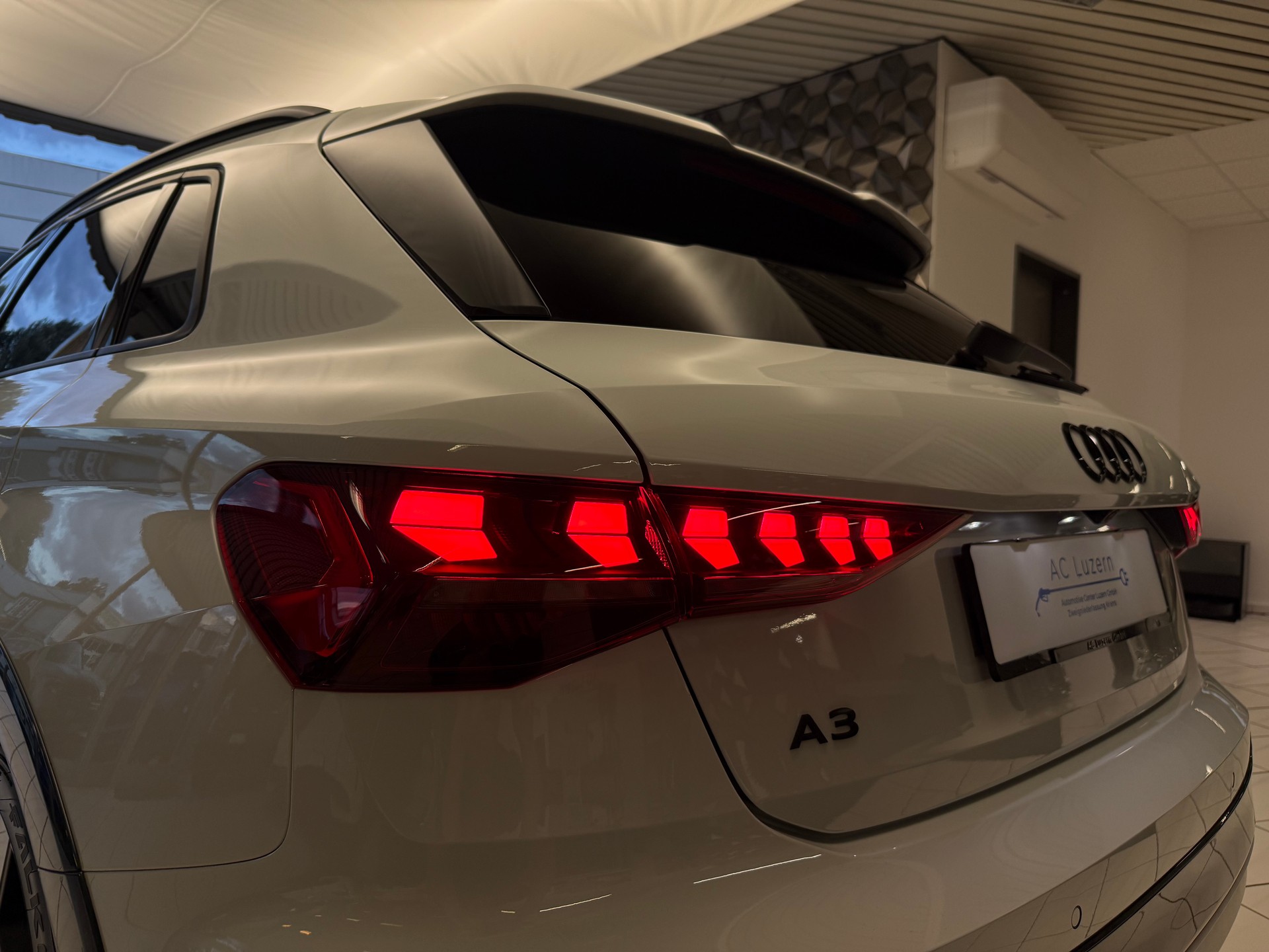 AUDI A3 allstreet 35 TFSI Attraction S-tronic-image-27