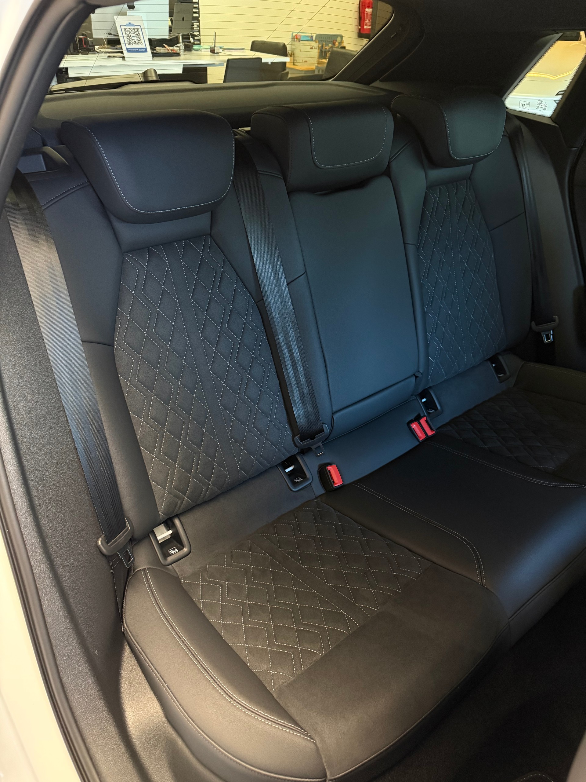 AUDI A3 allstreet 35 TFSI Attraction S-tronic-image-10