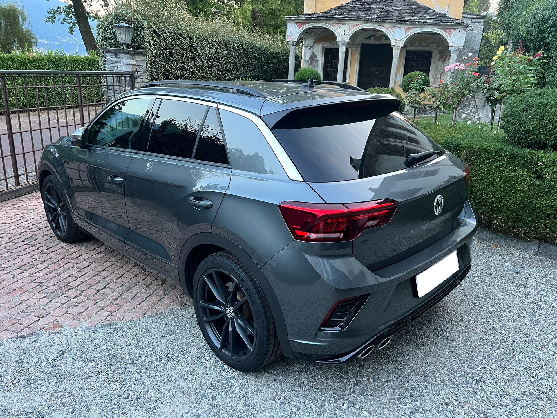 VW 2.0 TSI R DSG 4motion-image-2