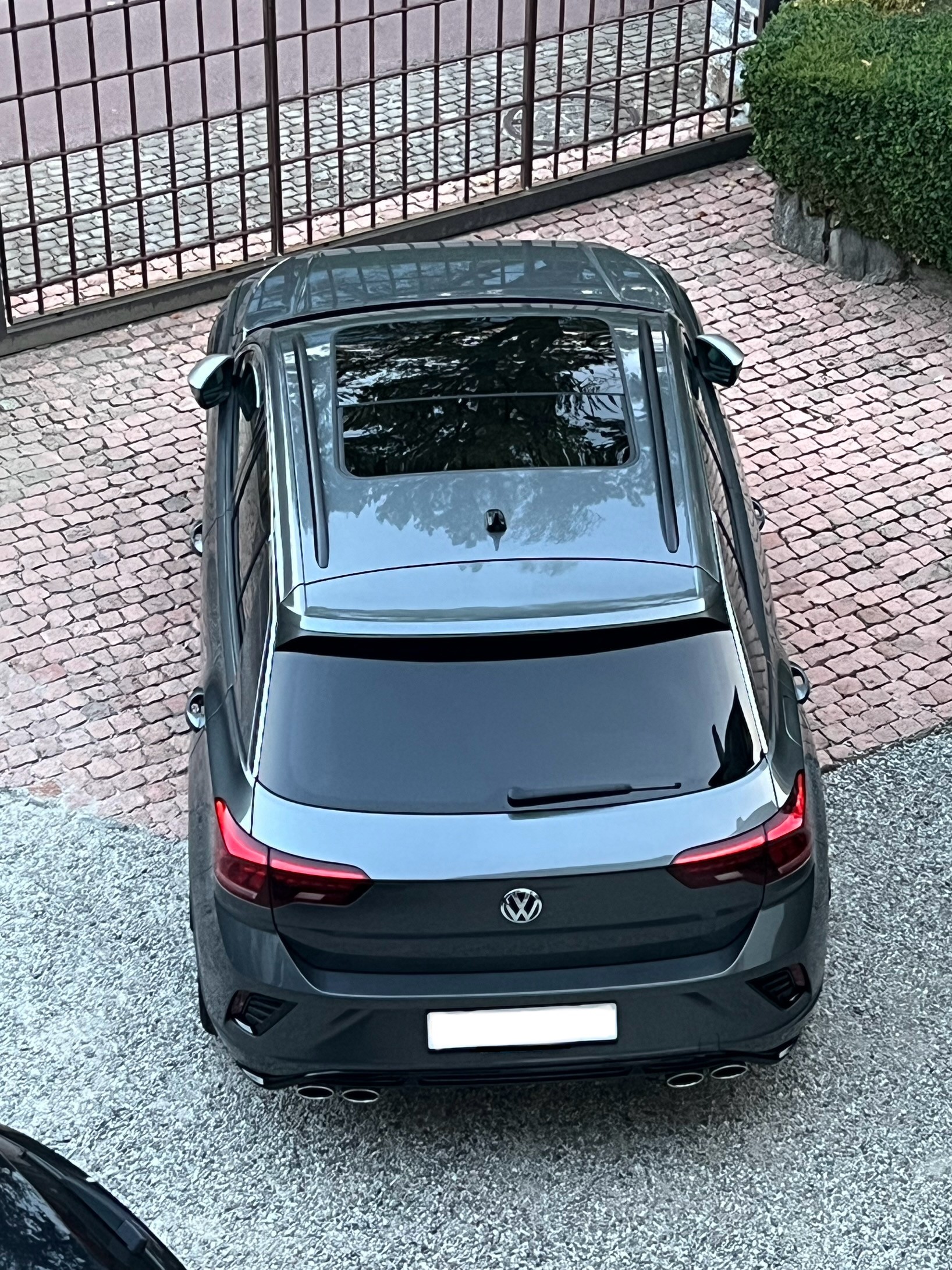VW 2.0 TSI R DSG 4motion-image-4